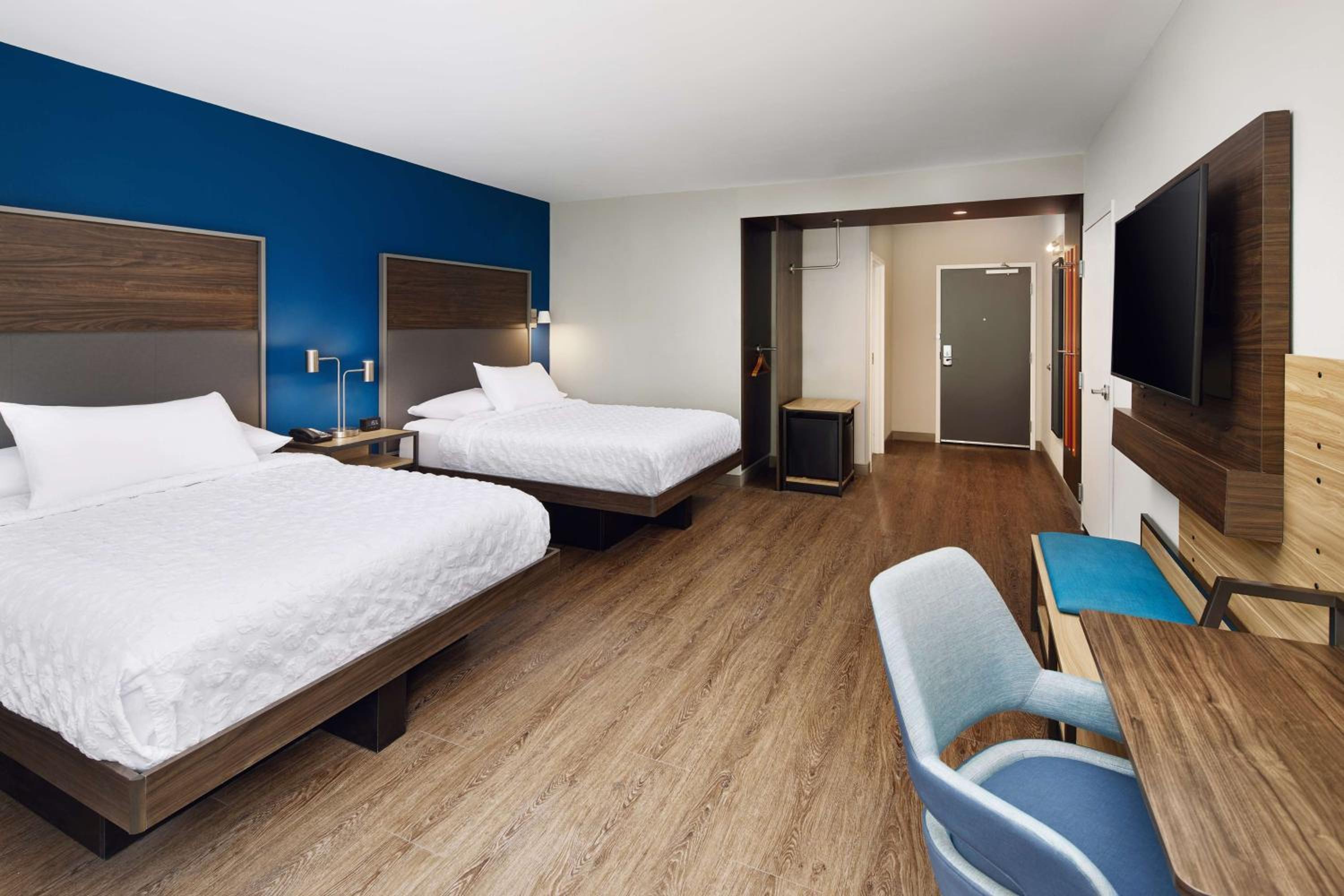Queen Room with Two Queen Beds and Roll-In Shower - Mobility Access - Photo 1