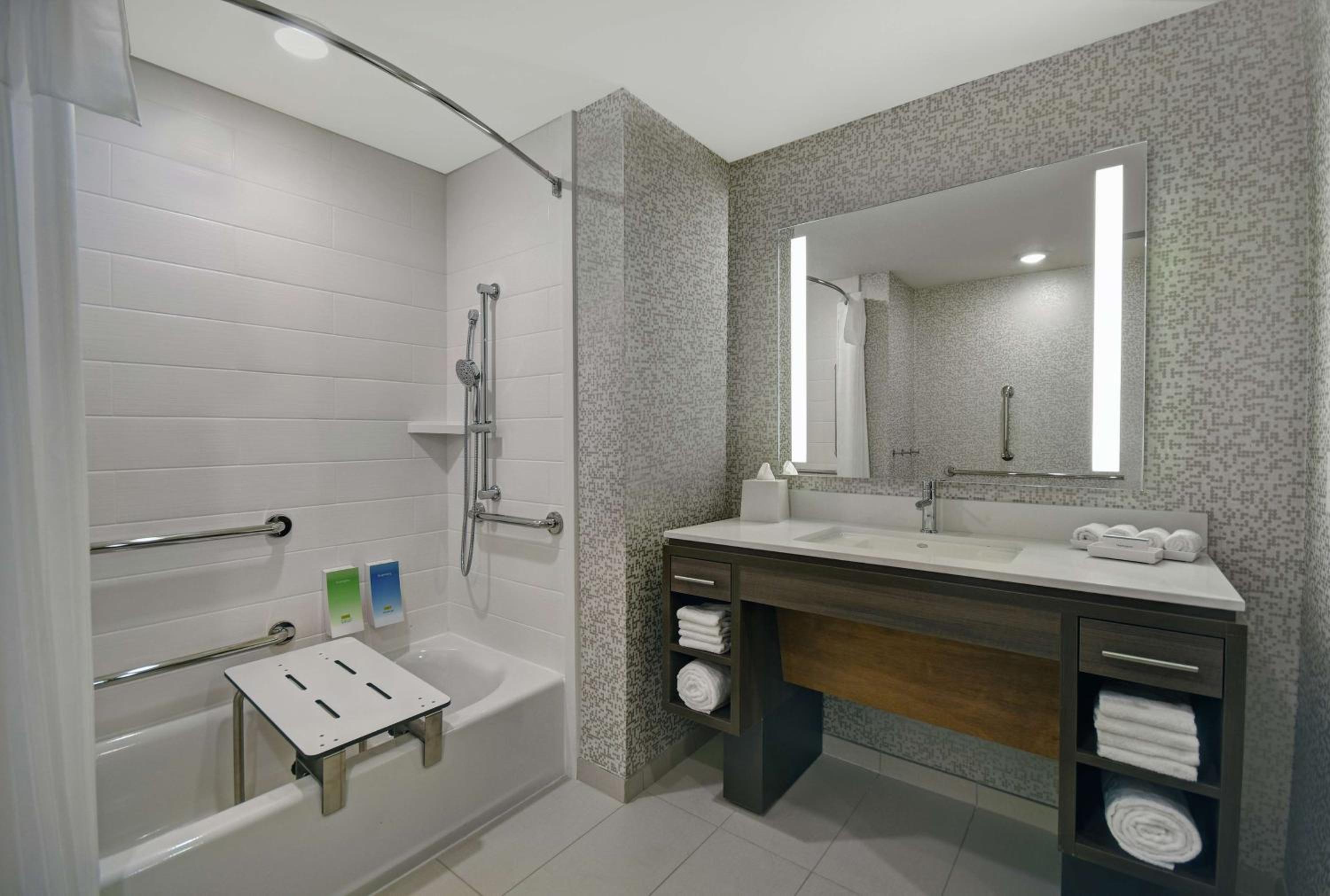 King Studio - Mobility and Hearing Access/Non-Smoking - Photo 5