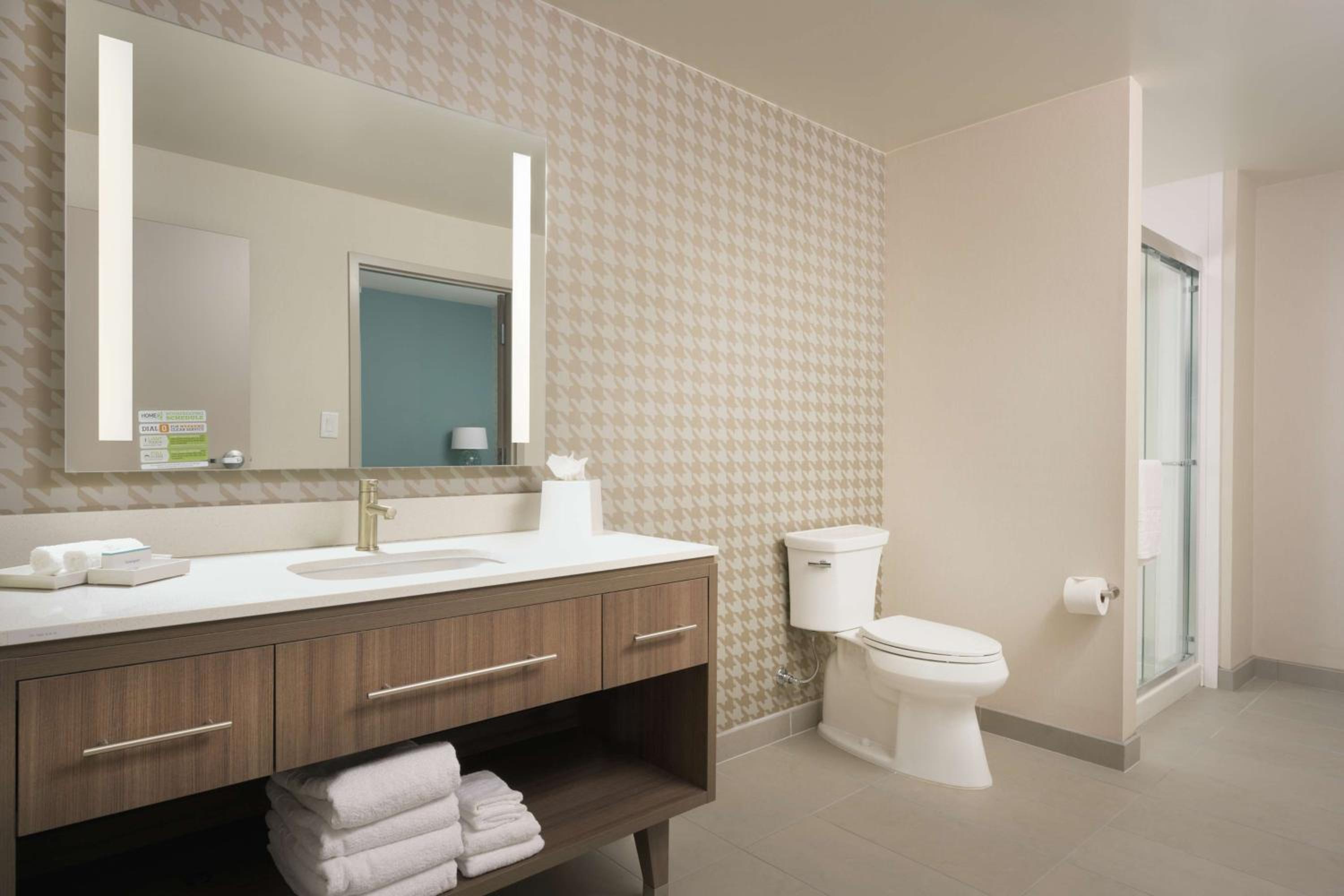 One-Bedroom King Suite - Non-Smoking - Photo 3