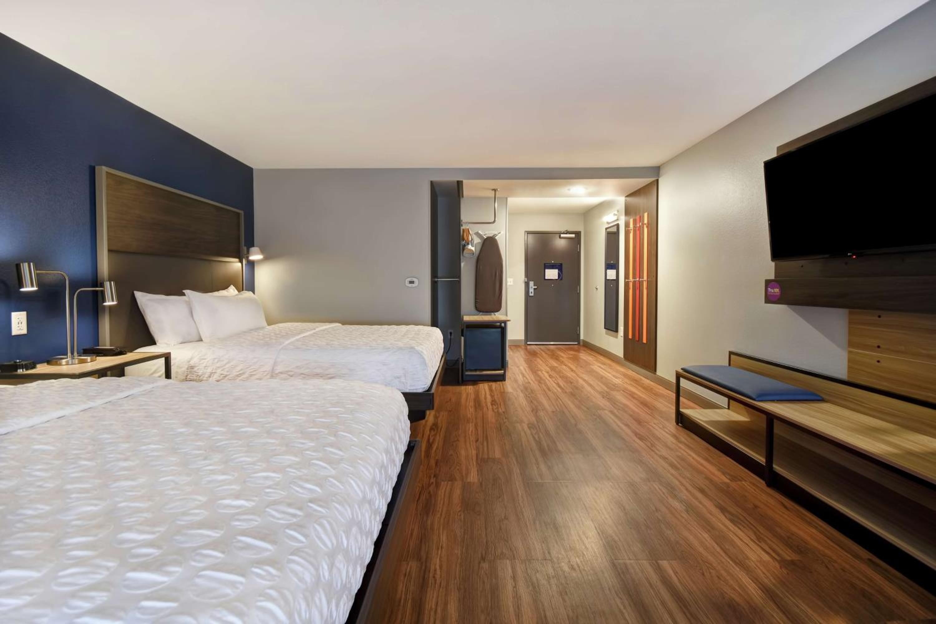 Queen Room with Two Queen Beds - Hearing Access - Photo 3