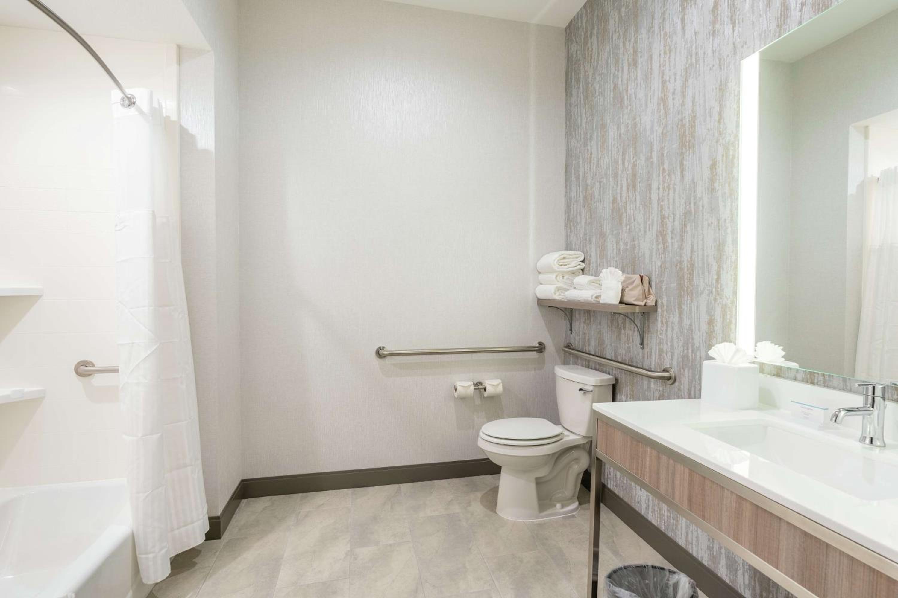 King Room with Transfer Shower - Mobility Access - Photo 3
