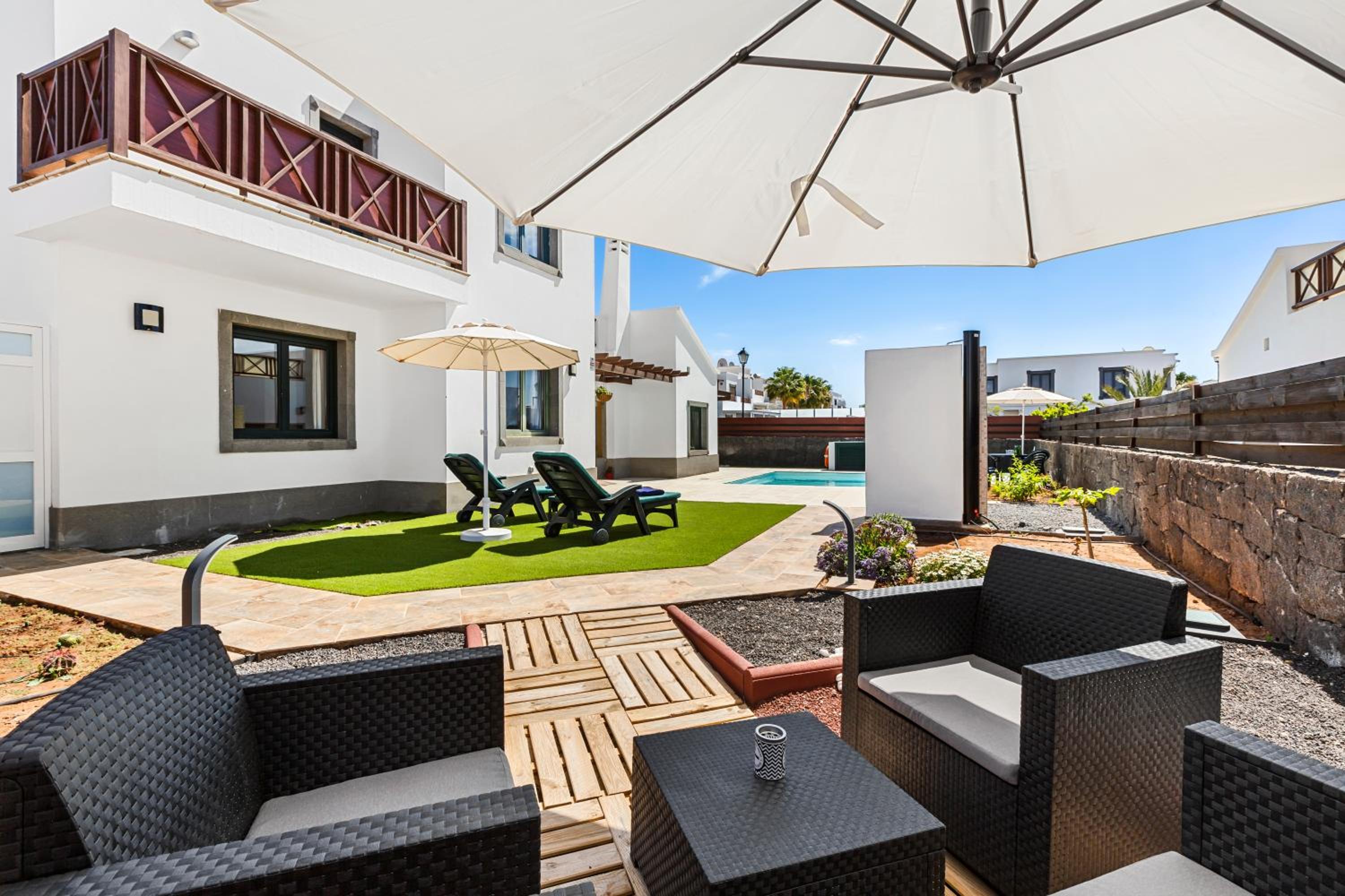 Three-Bedroom Villa photo 2