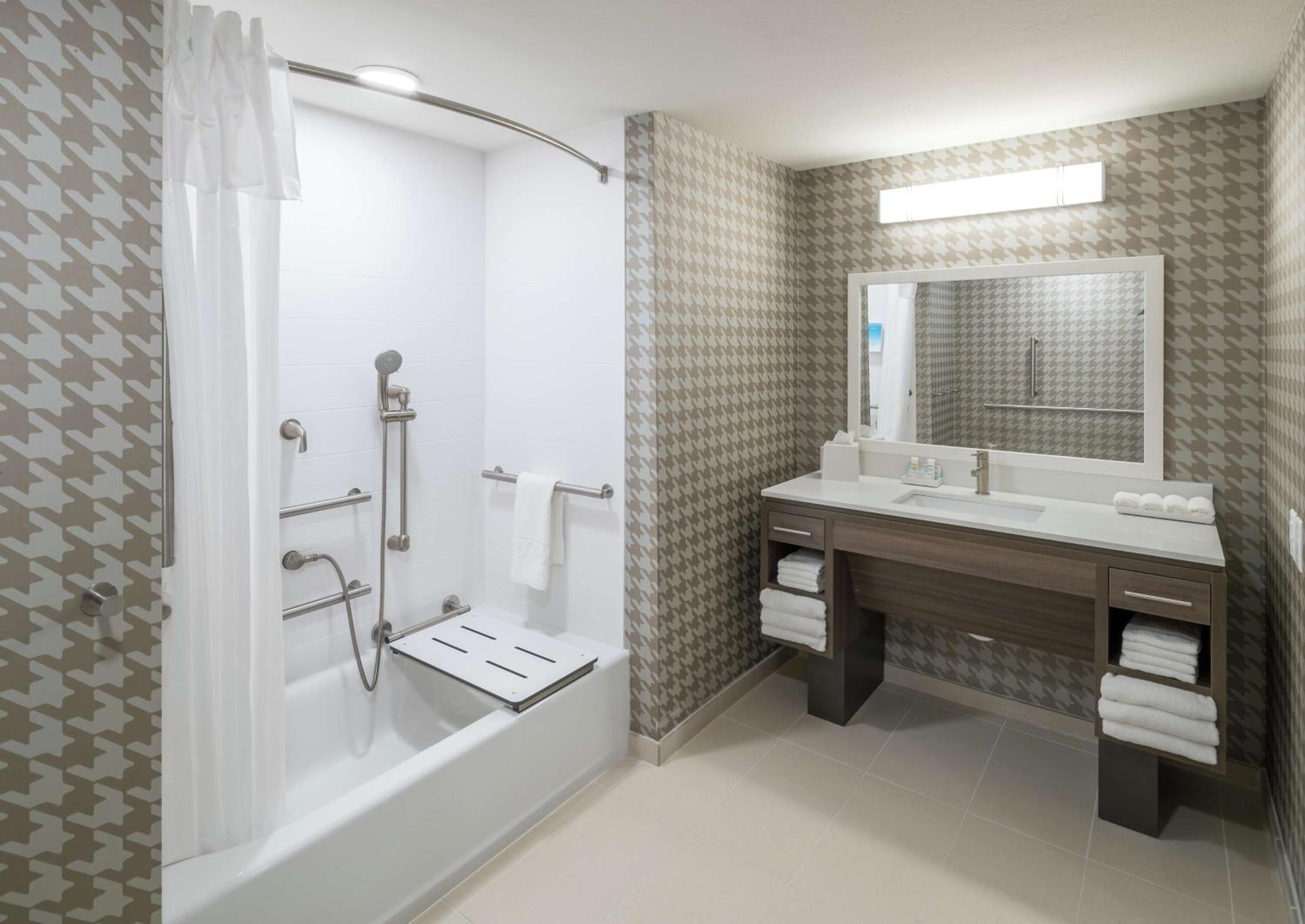 King Studio Suite - Mobility Access/Non-Smoking - Photo 3