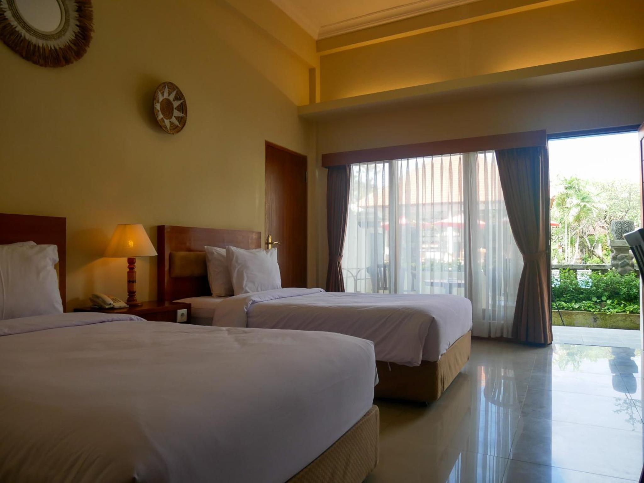 Deluxe King Room - Pool View - Photo 4
