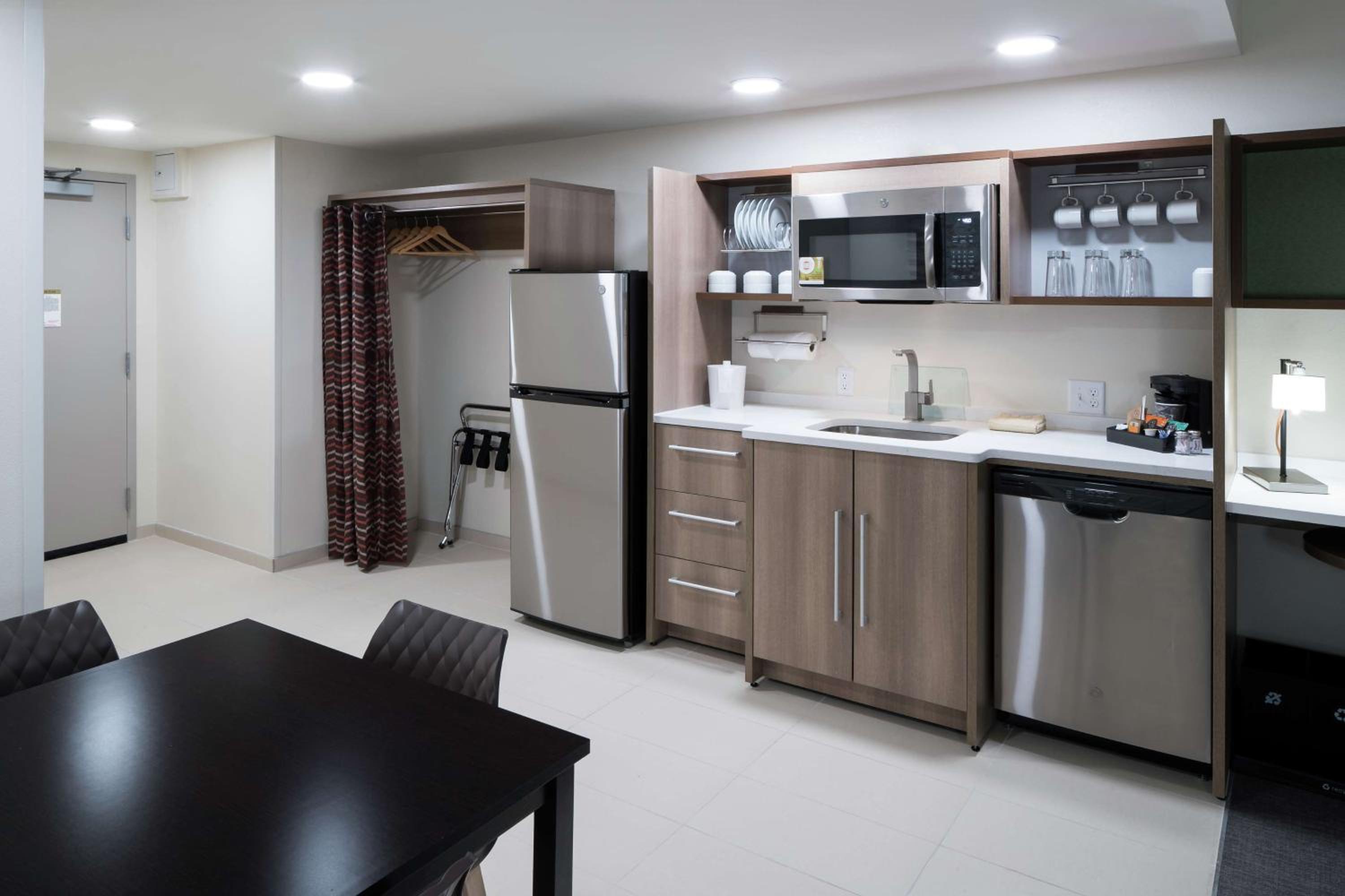 One-Bedroom King Suite - Non-Smoking - Photo 4