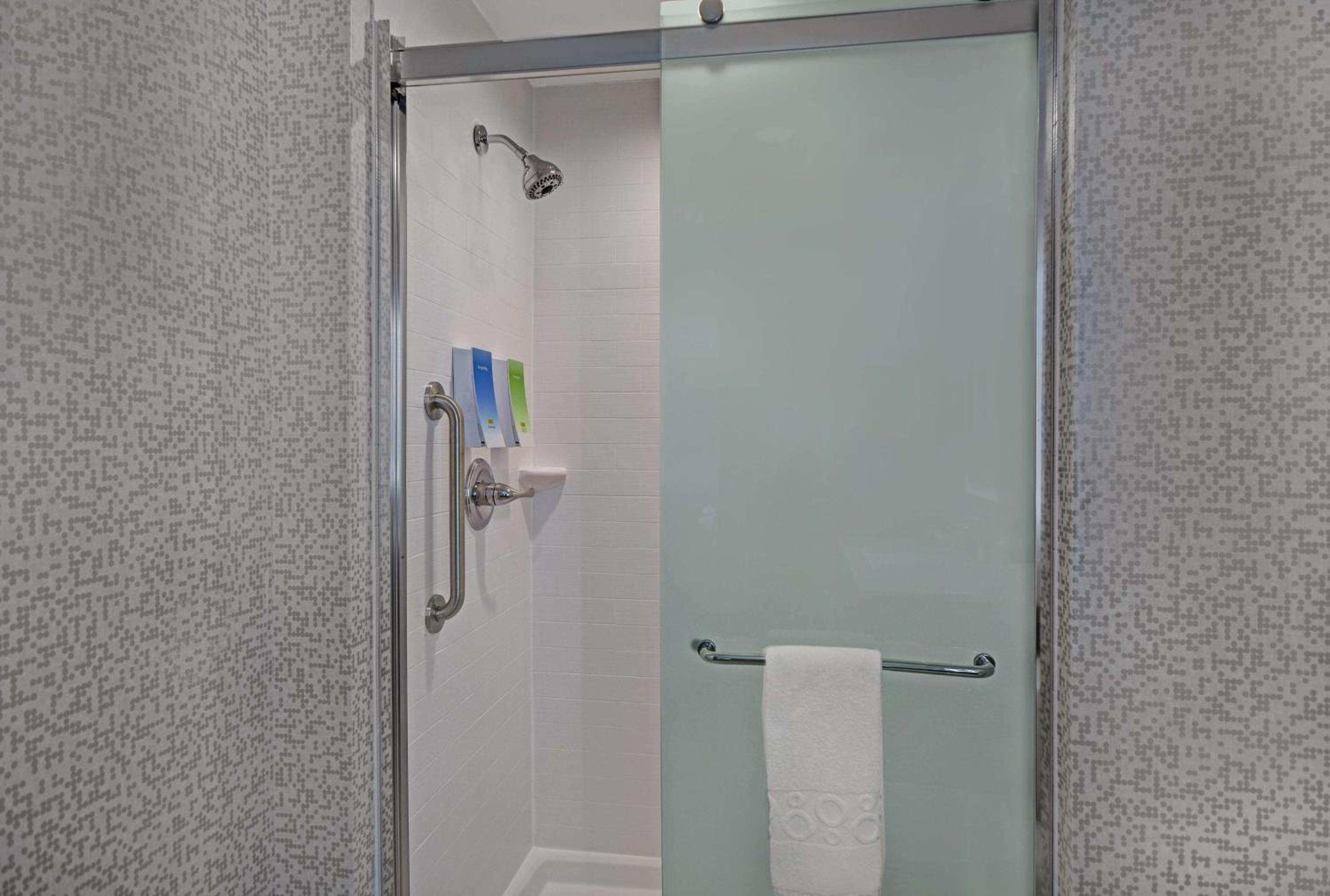 King Studio Suite - Non-Smoking - Photo 3