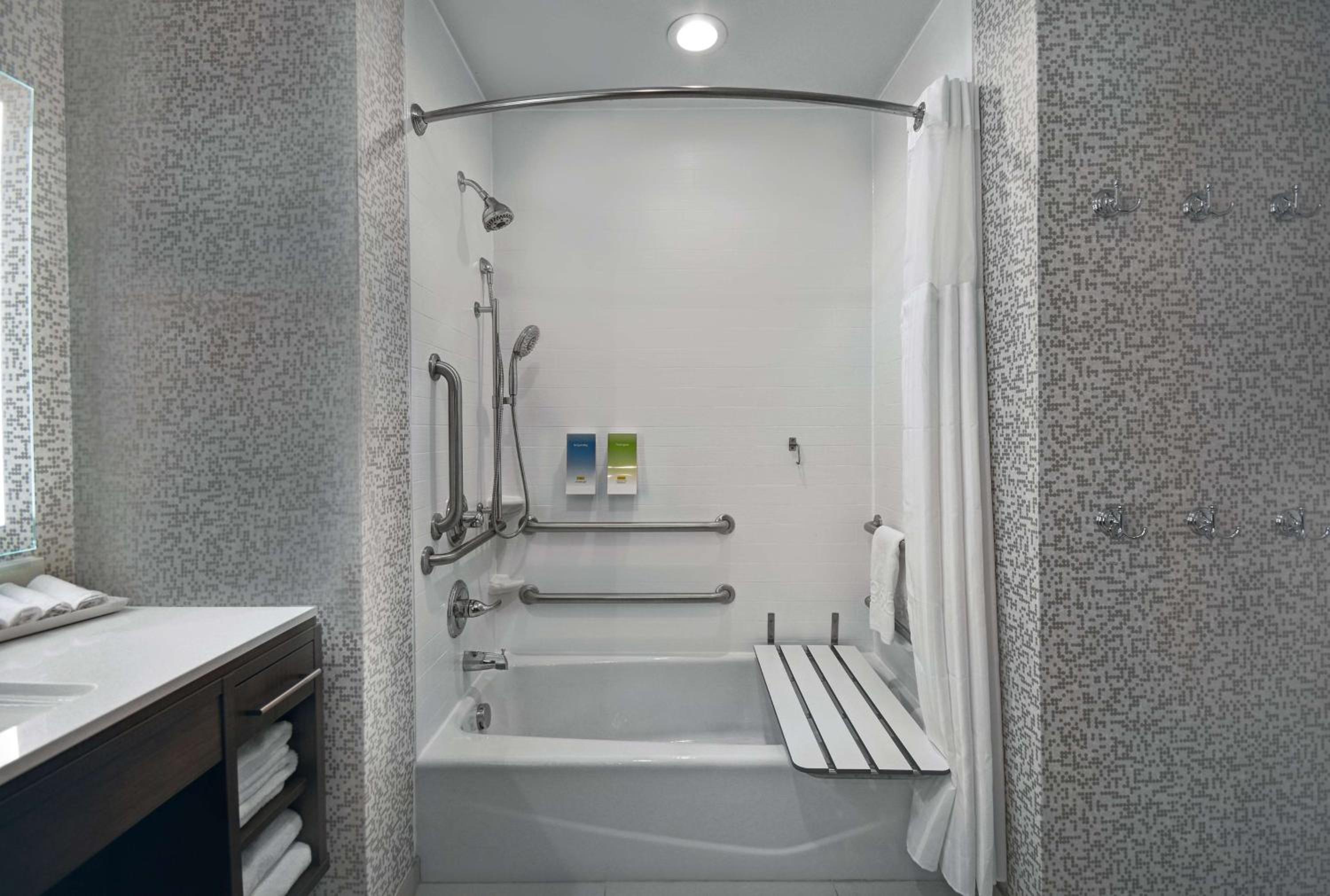 King Studio Suite - Mobility Access/Non-Smoking - Photo 2