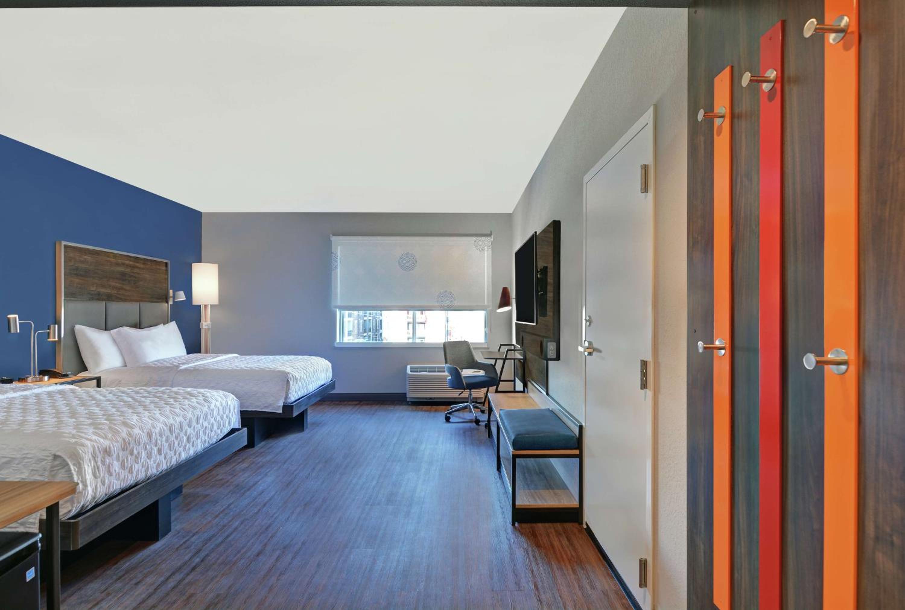 Queen Room with Two Queen Beds and Roll-In Shower - Mobility Access - Photo 1