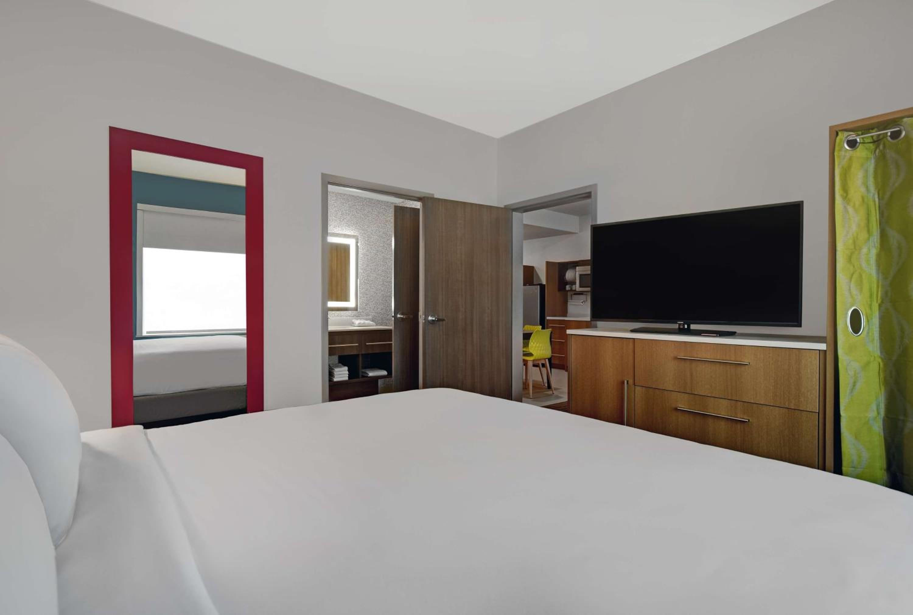 One-Bedroom King Suite - Non-Smoking - Photo 4