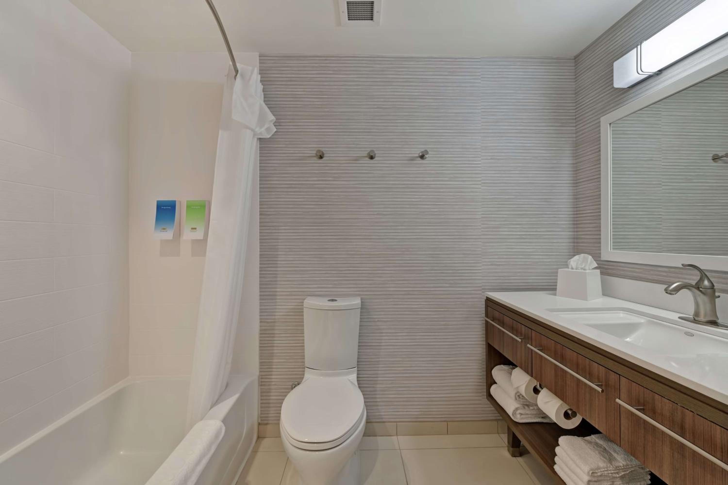 King Studio Suite - Non-Smoking - Photo 6
