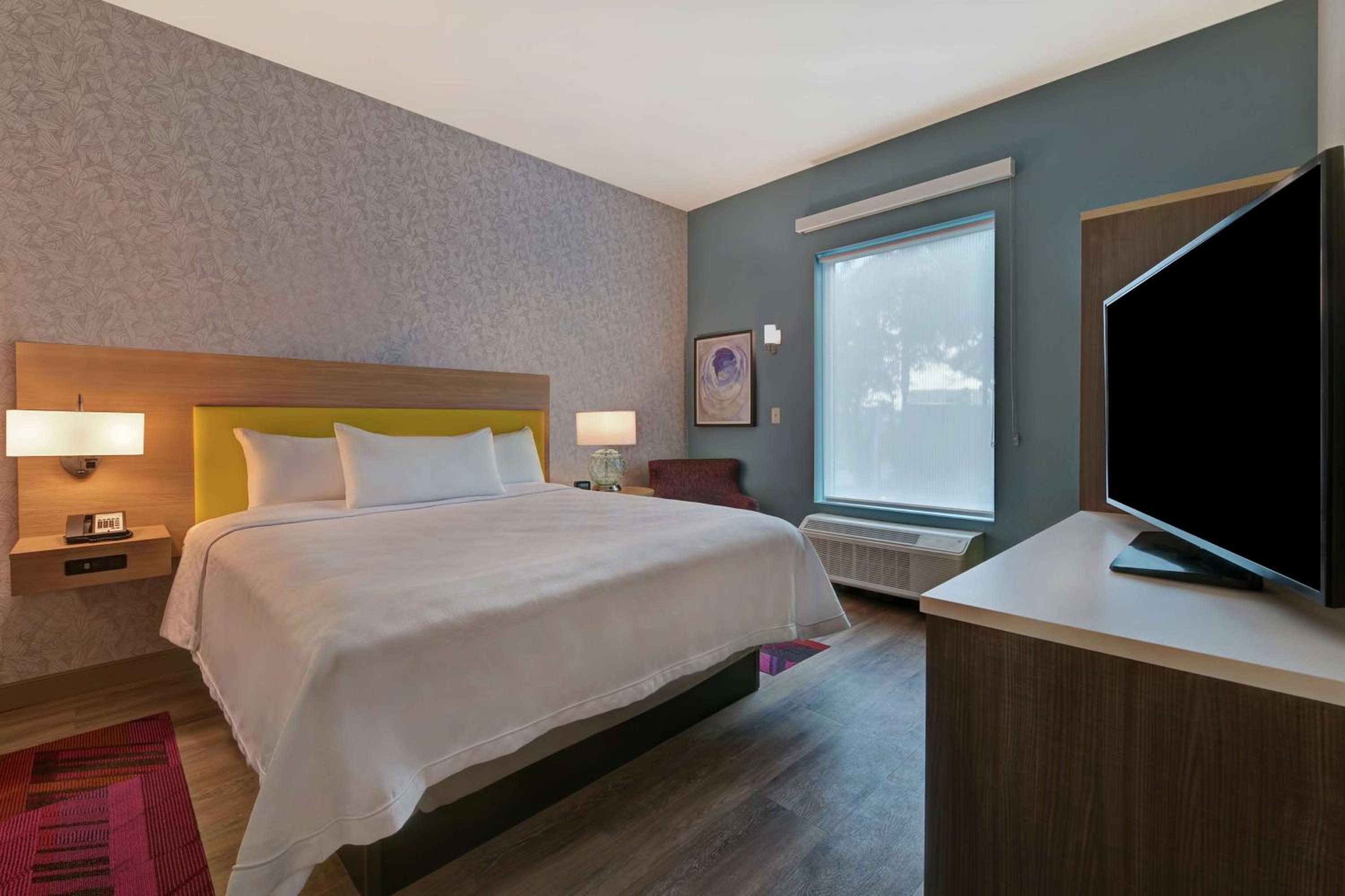 King Suite - Hearing Access/Non-Smoking - Photo 5
