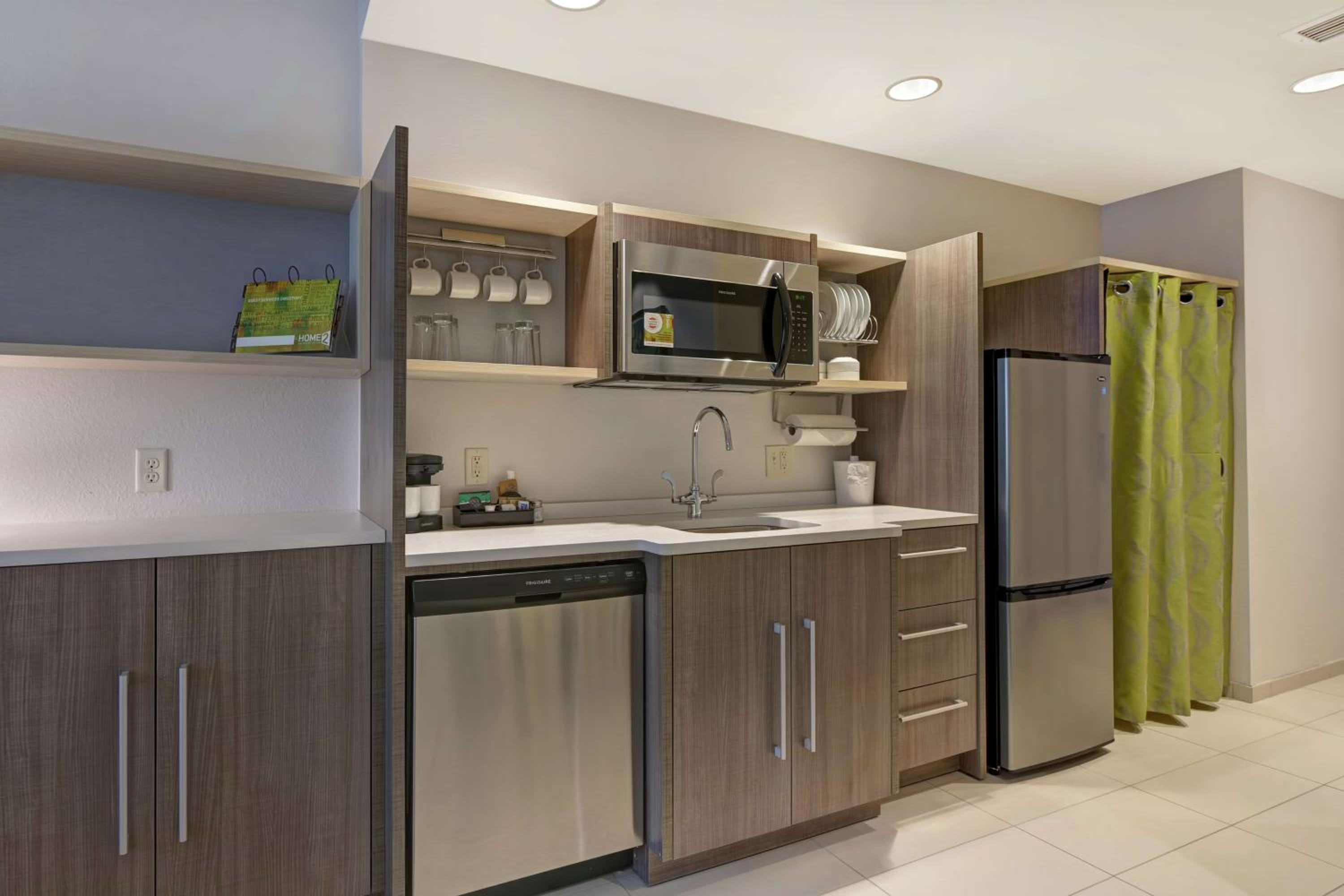 King Suite - Hearing Access/Non-Smoking - Photo 3