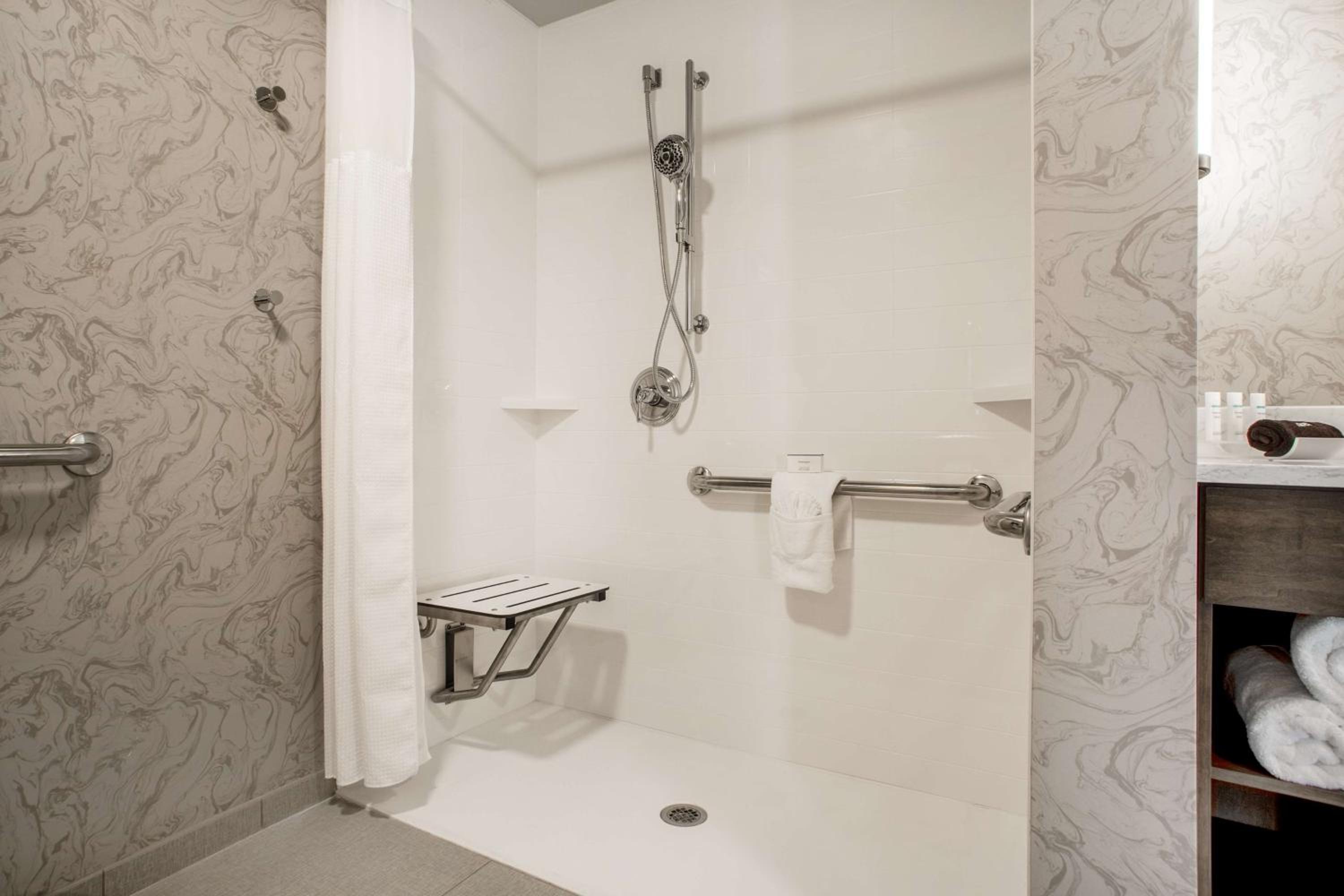 King Studio Suite - Hearing Access/Non-Smoking - Photo 5