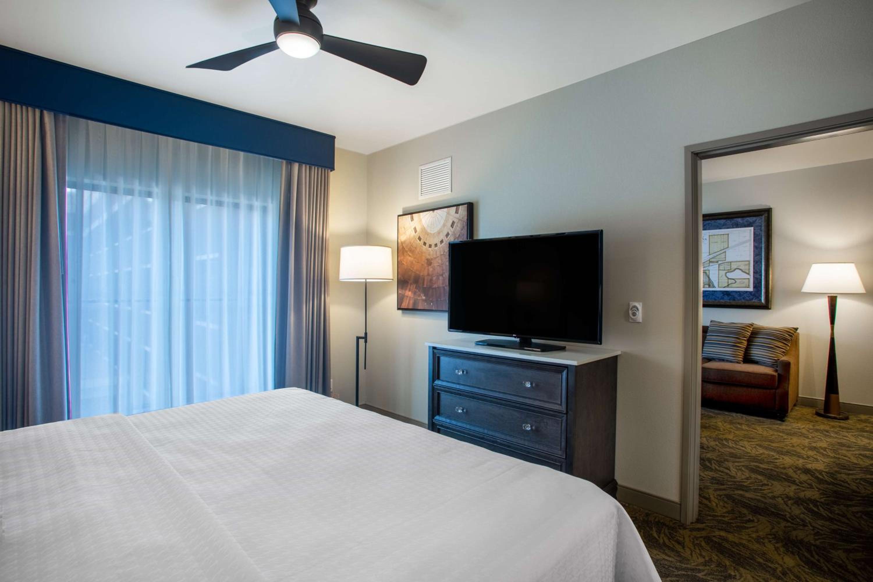 One-Bedroom King Suite - Non-Smoking - Photo 2