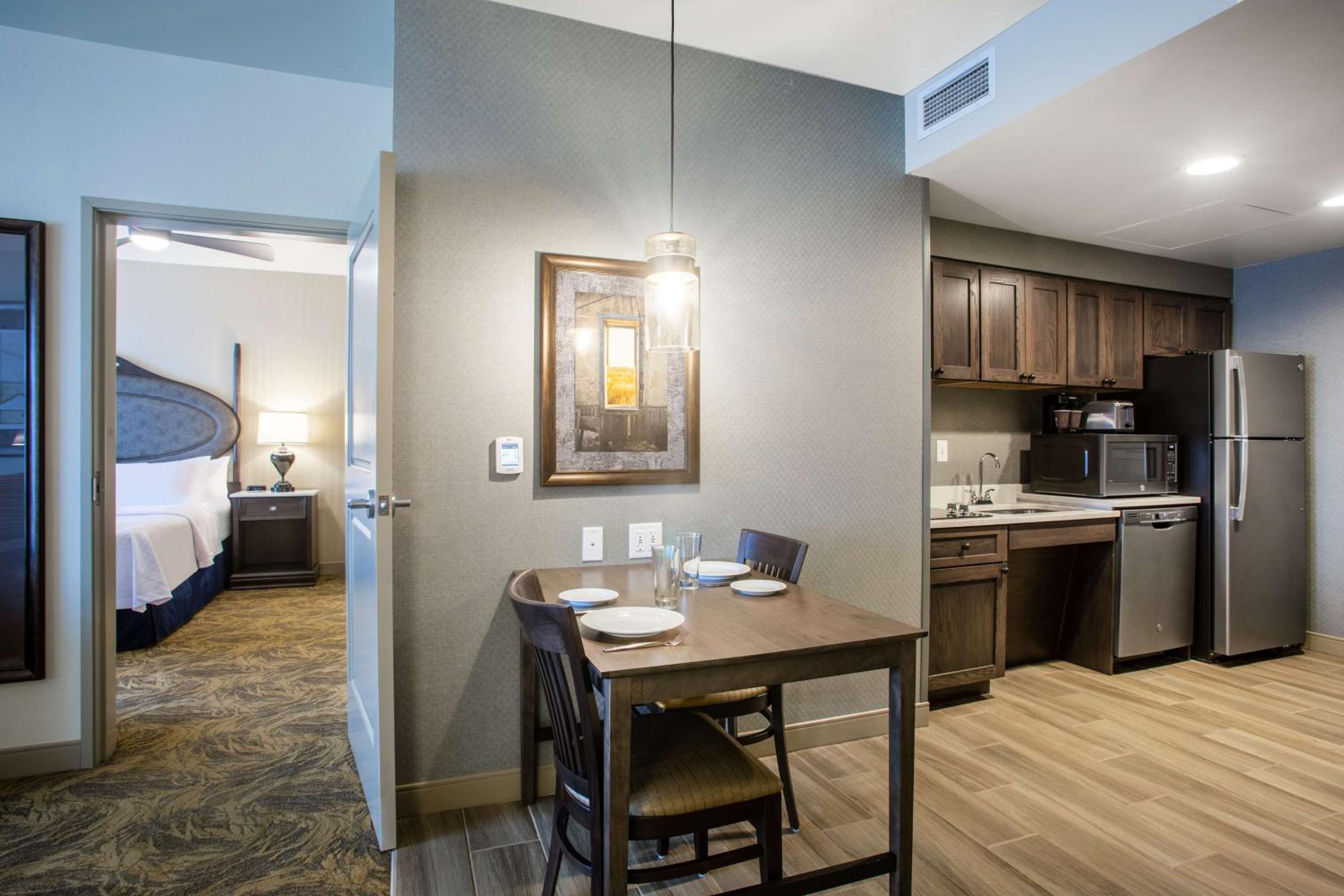 One-Bedroom King Suite - Non-Smoking - Photo 4