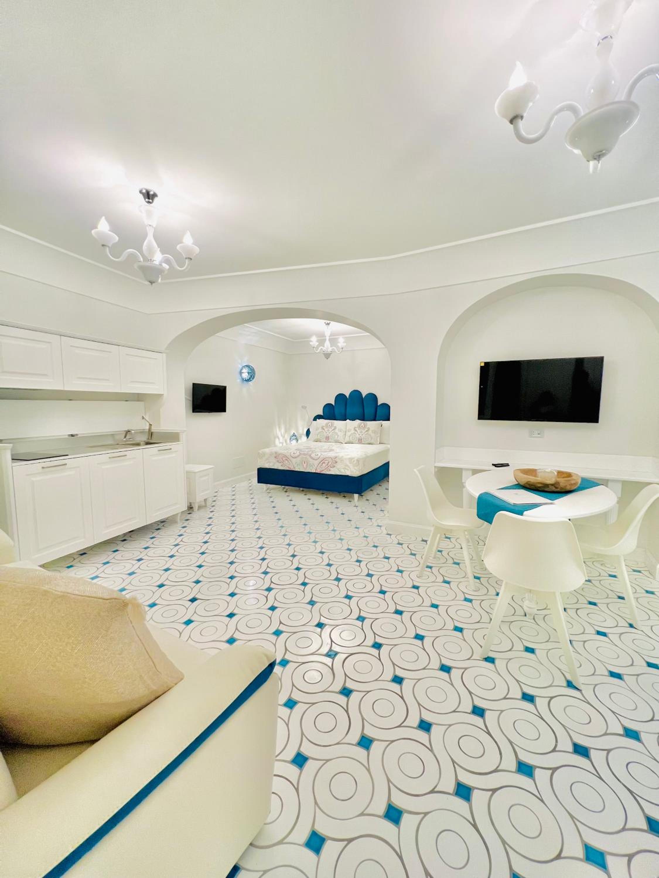 Deluxe Suite with Side Sea View photo 1