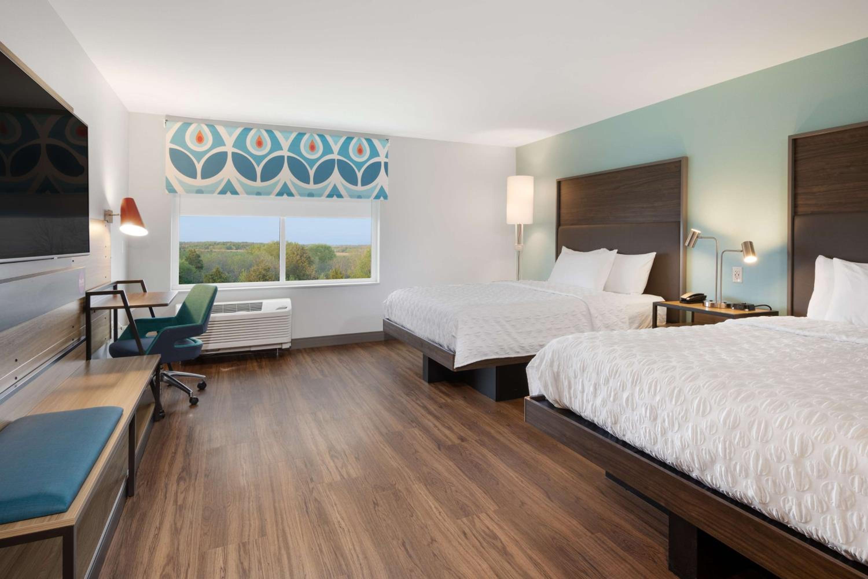 Queen Room with Two Queen Beds and Bath Tub - Mobility Accessible photo 2