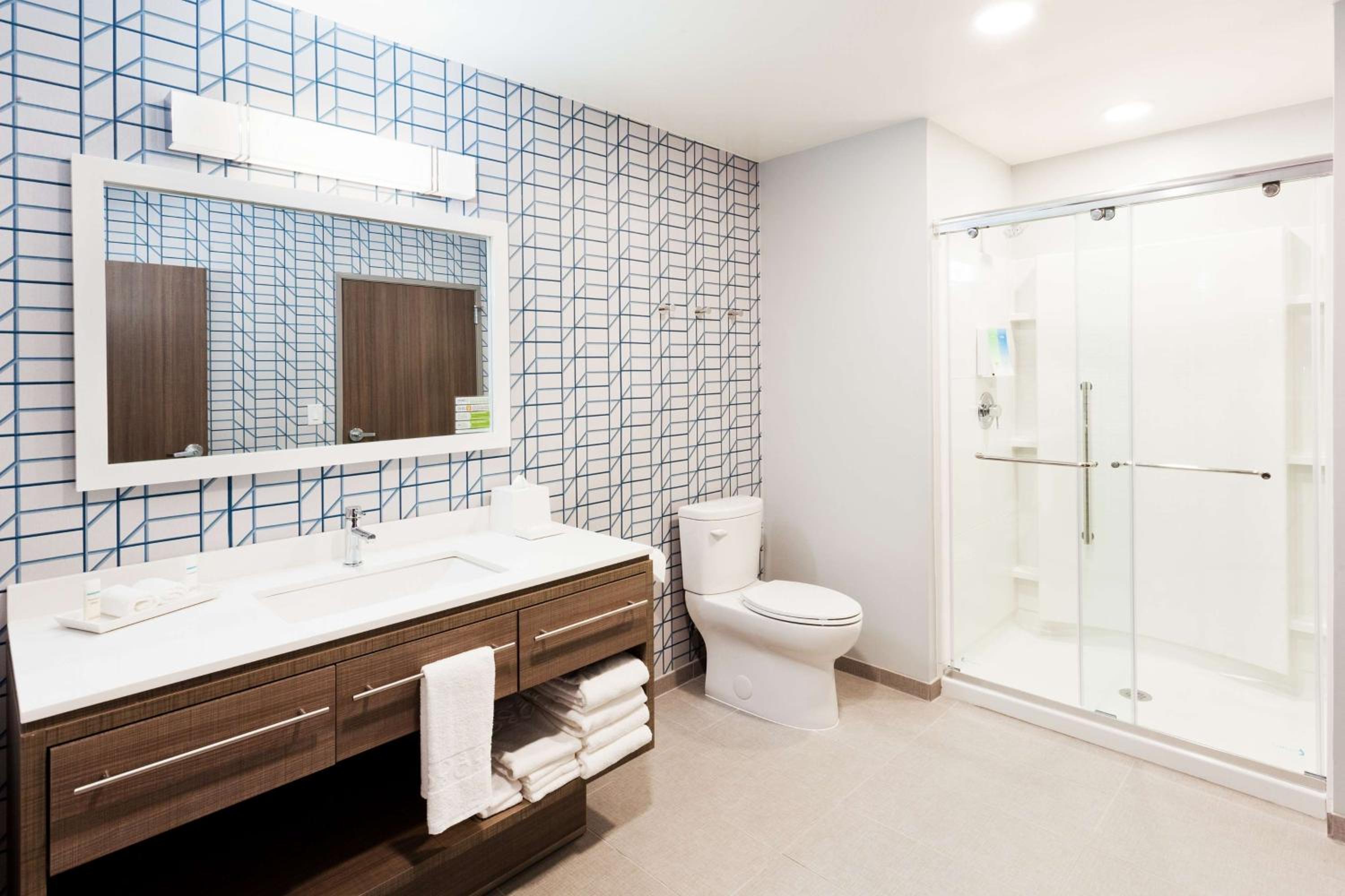 One-Bedroom King Suite - Non-Smoking - Photo 5