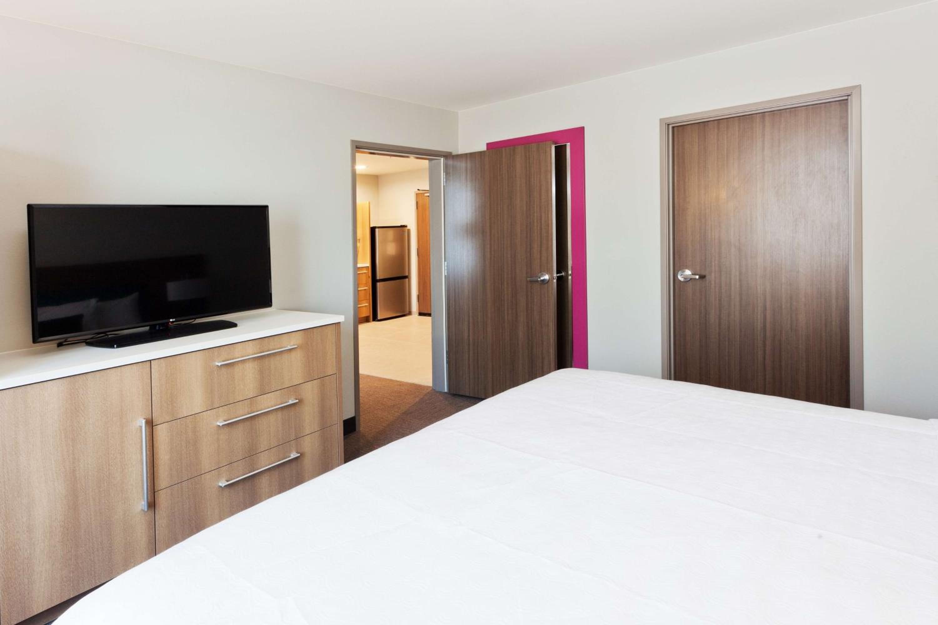 One-Bedroom King Suite - Non-Smoking - Photo 3