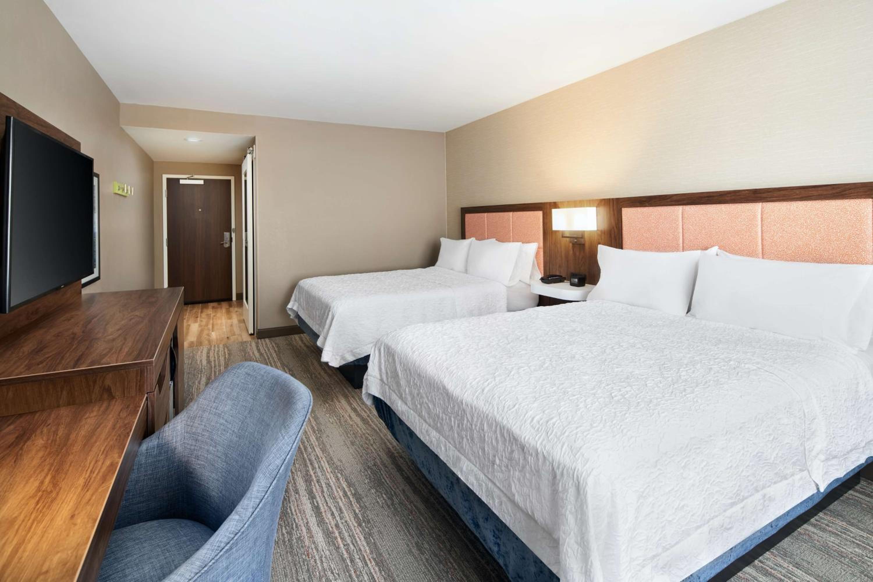 Standard Queen Room with Two Queen Beds photo 1