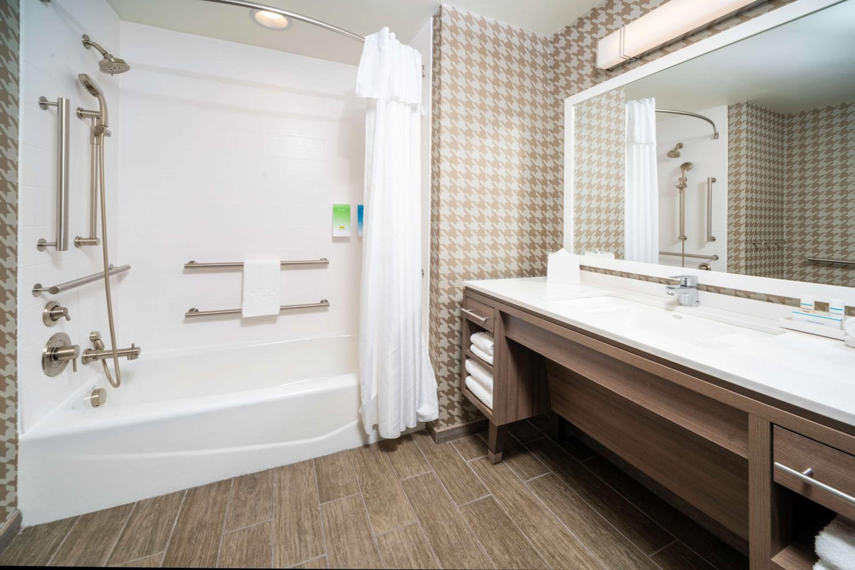 King Studio Suite - Non-Smoking - Photo 5