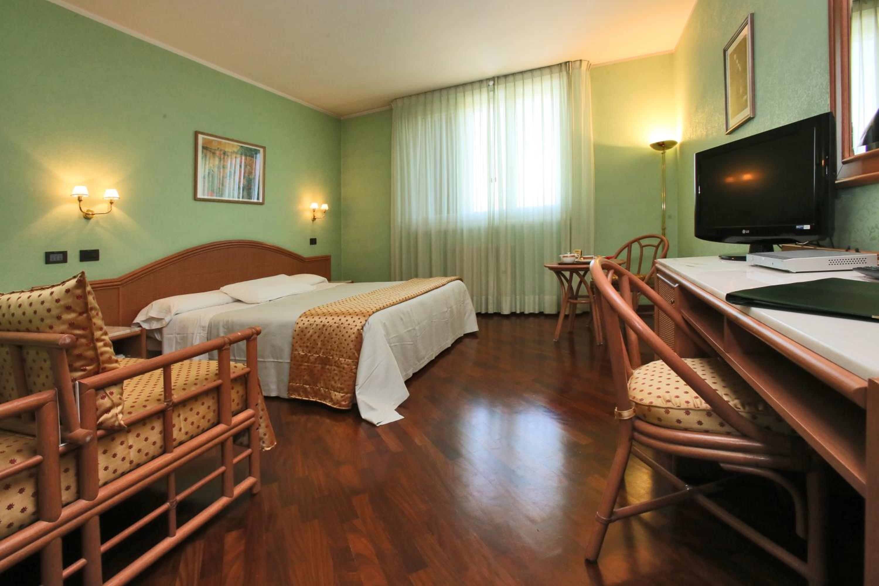 Double or Twin Room - Photo 3