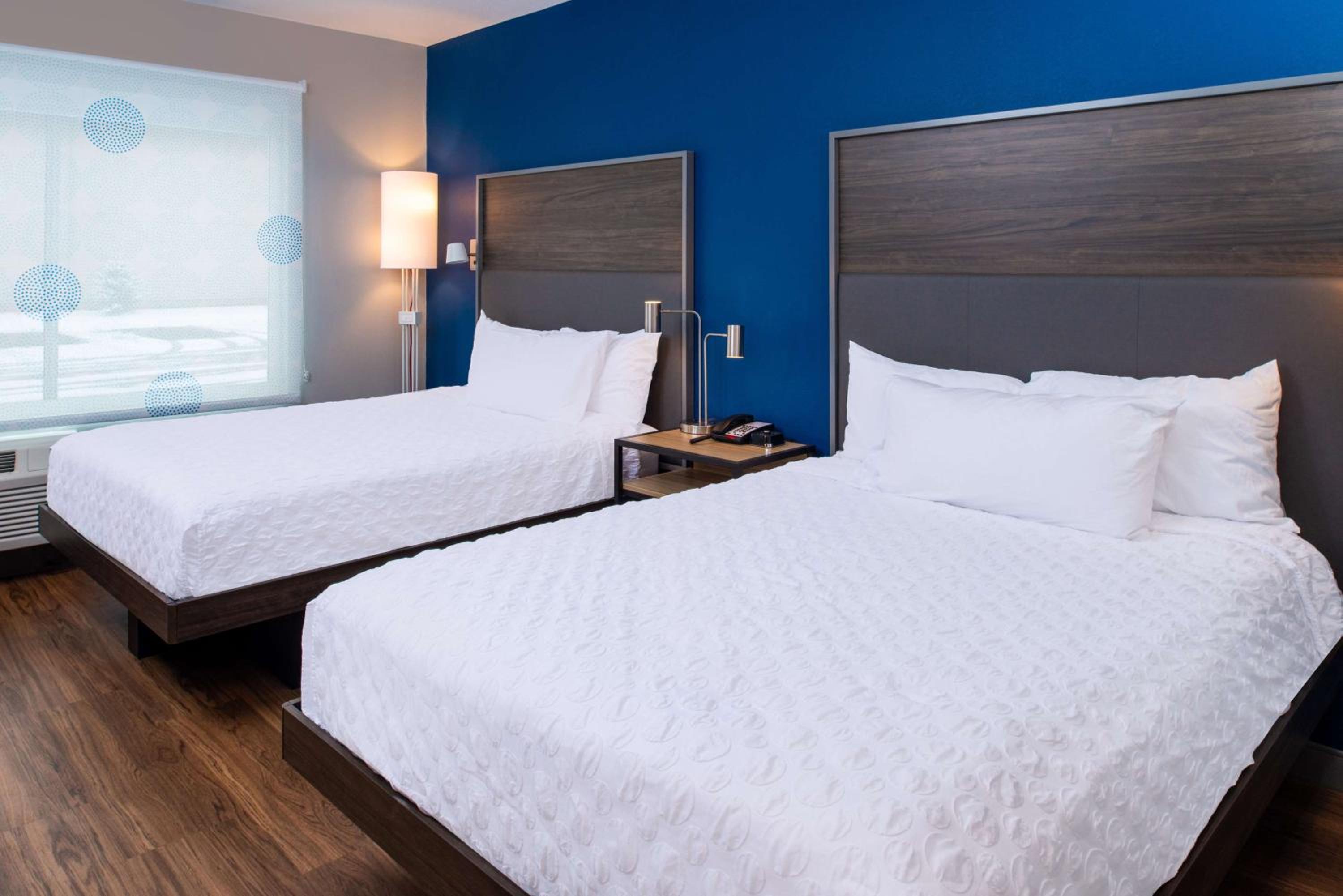 Queen Room with Two Queen Beds - Photo 1