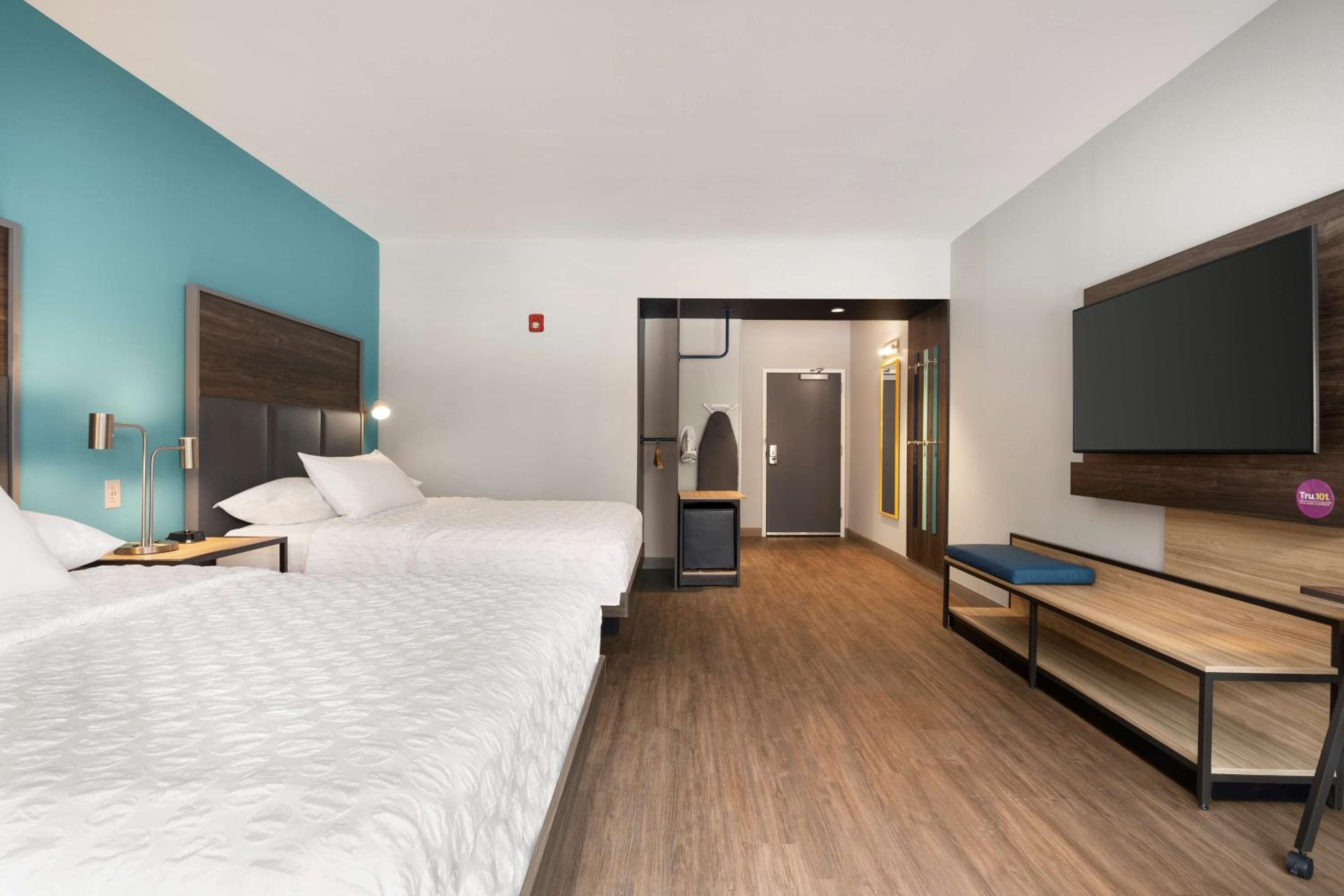 Queen Room with Two Queen Beds and Roll-In Shower - Mobility and Hearing Access - Photo 3