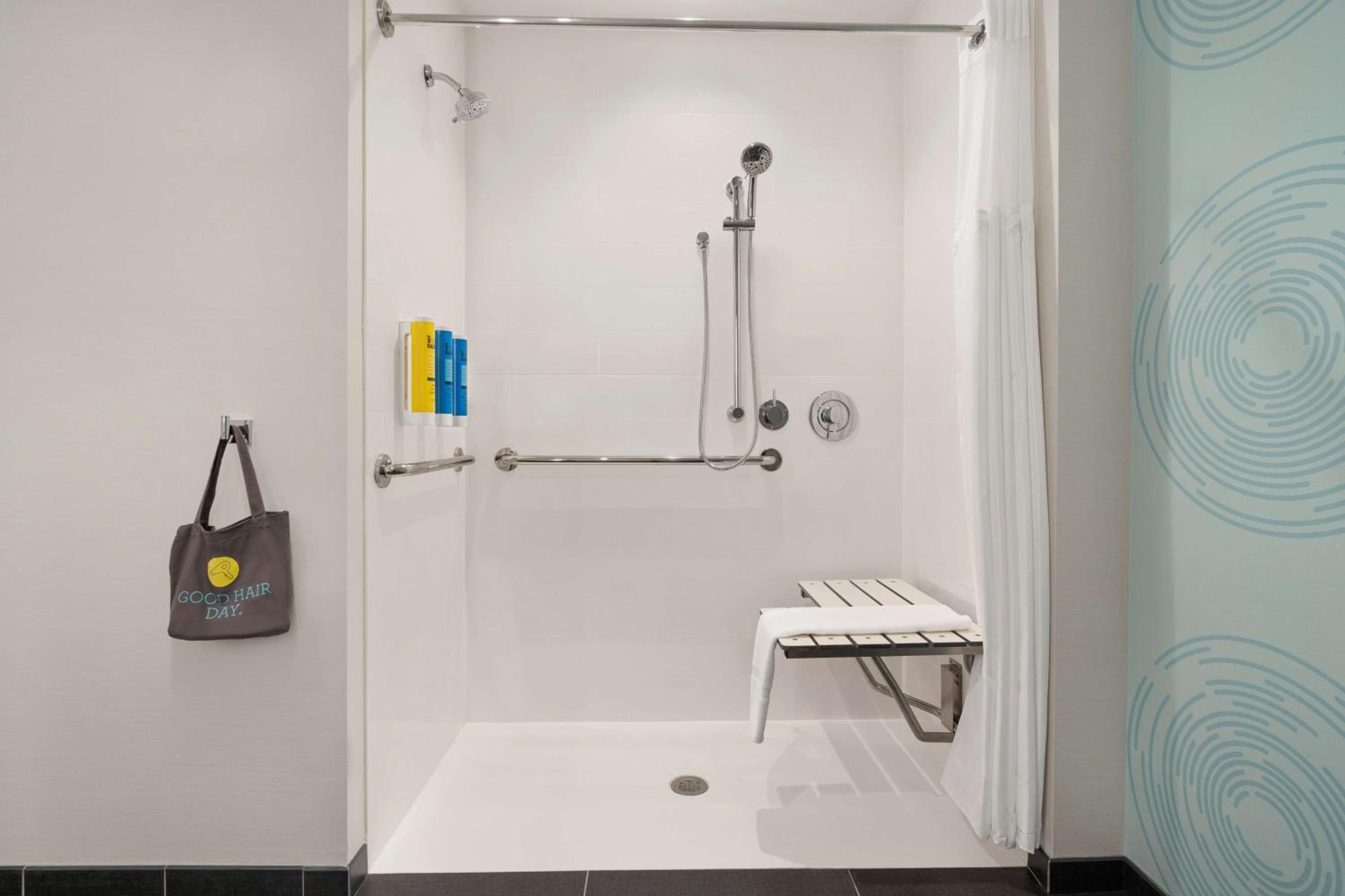 King Room with Roll-In Shower - Mobility and Hearing Access - Photo 4