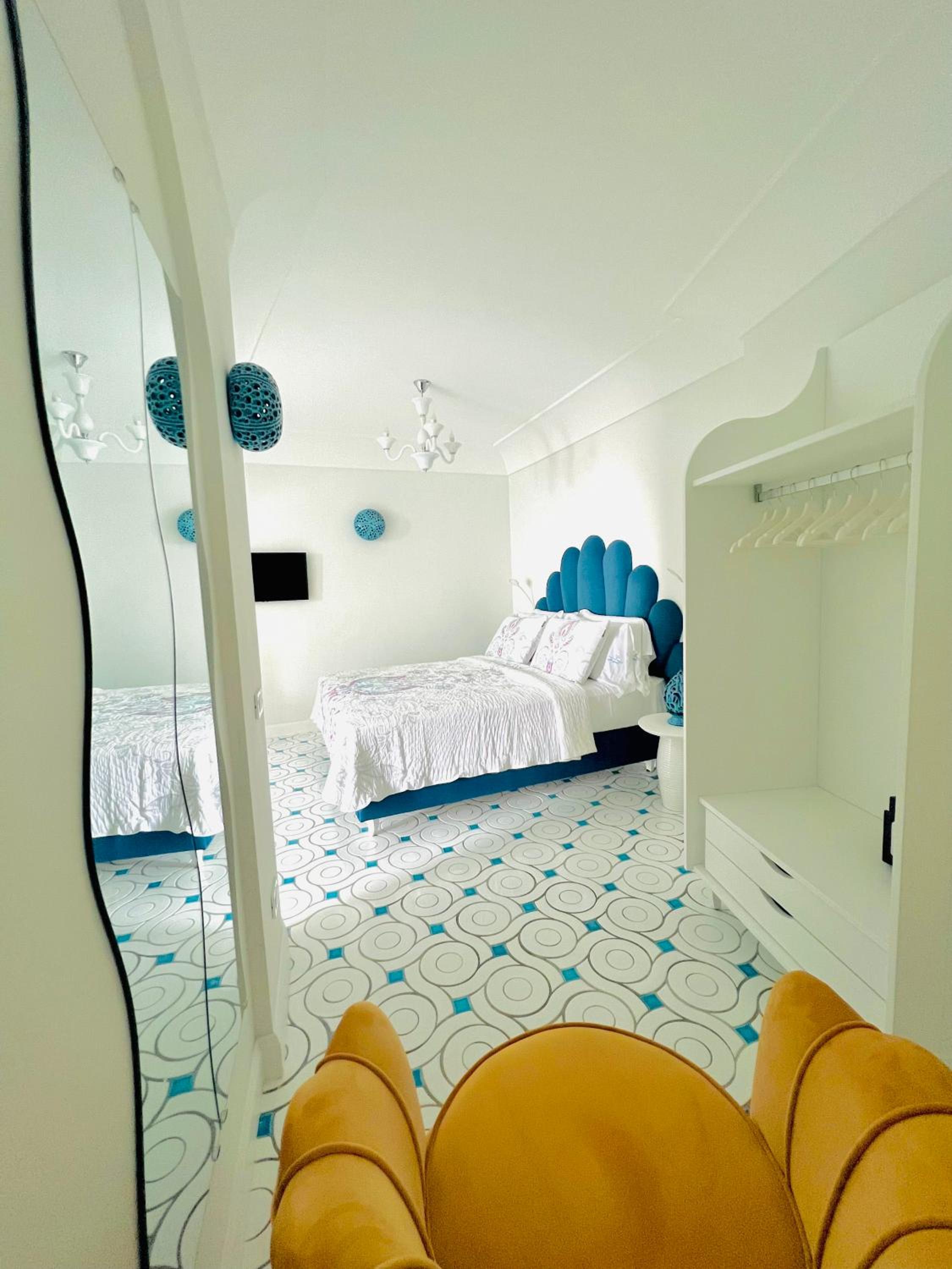 Deluxe Suite with Side Sea View photo 2