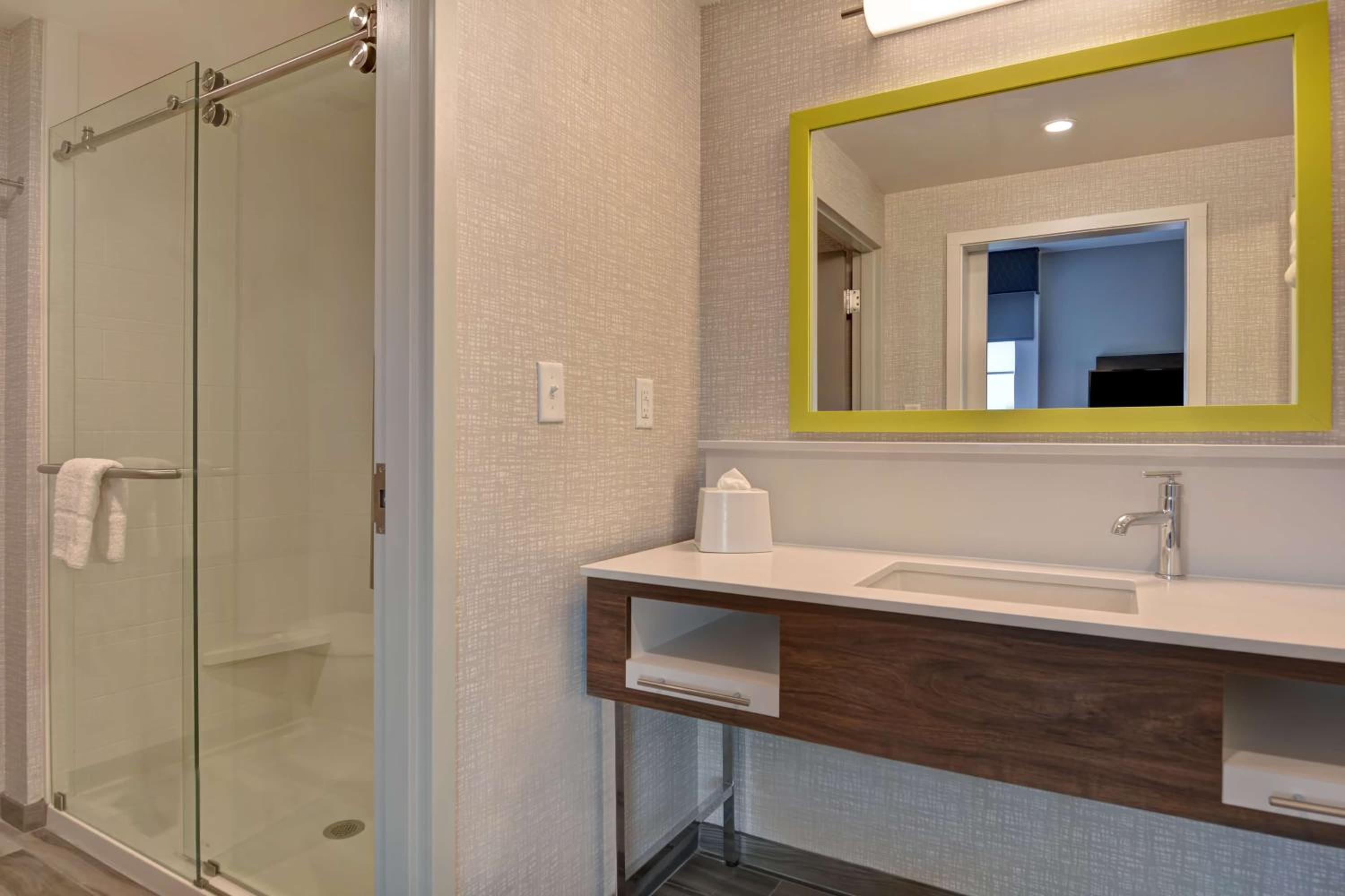 King Studio Suite - Non-Smoking - Photo 7