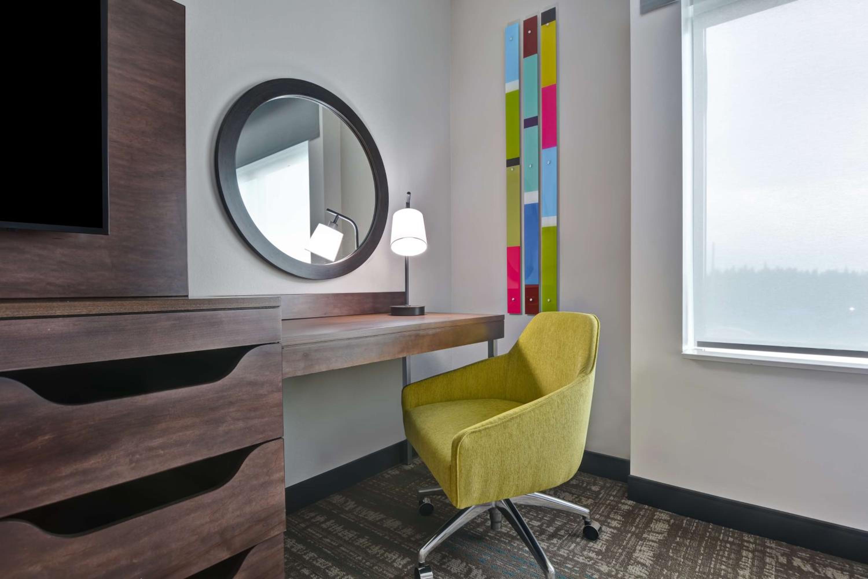 King Suite with Roll-In Shower - Mobility and Hearing Access/Non-Smoking - Photo 6