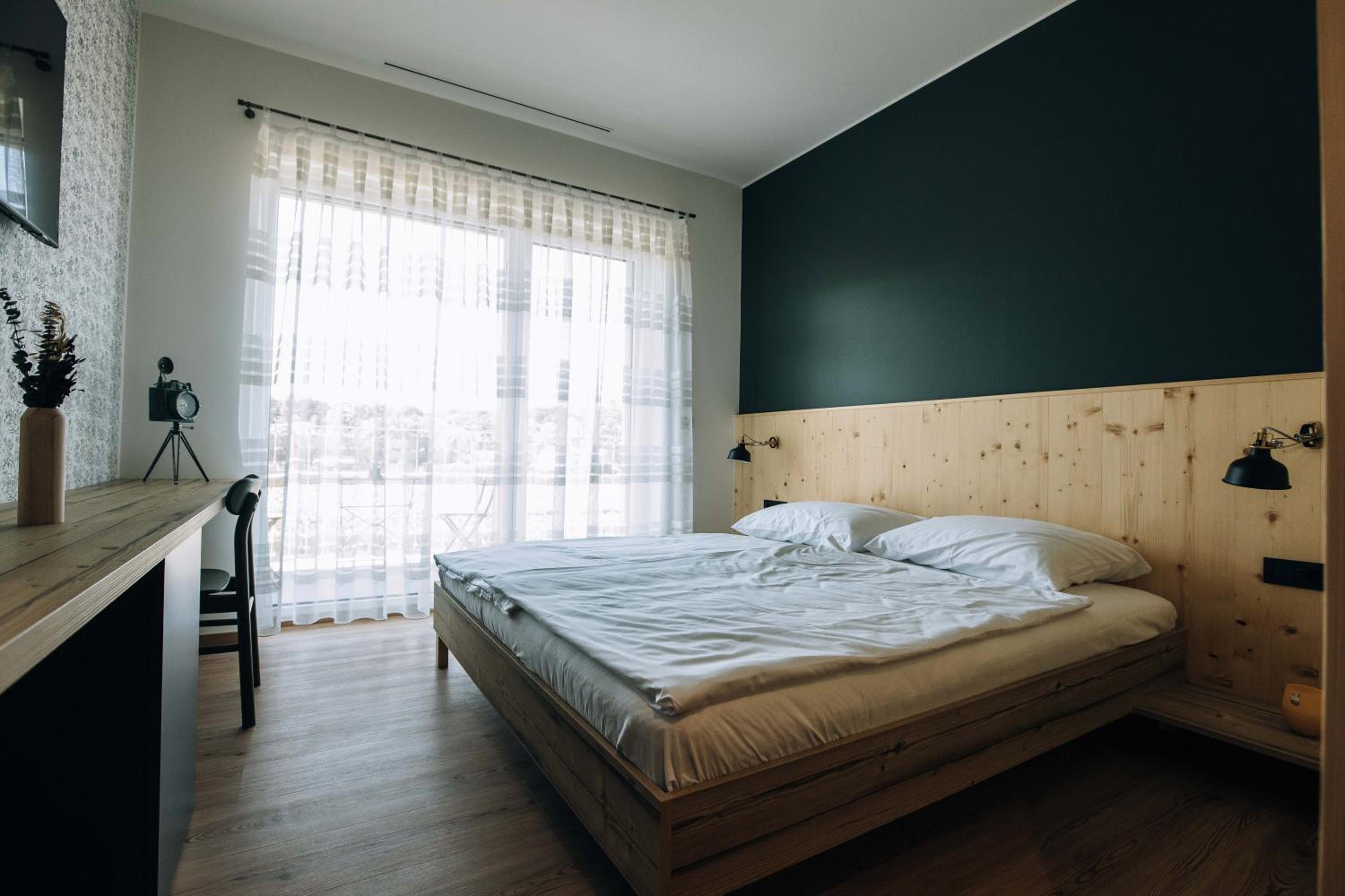 Deluxe Double Room with Balcony photo 3