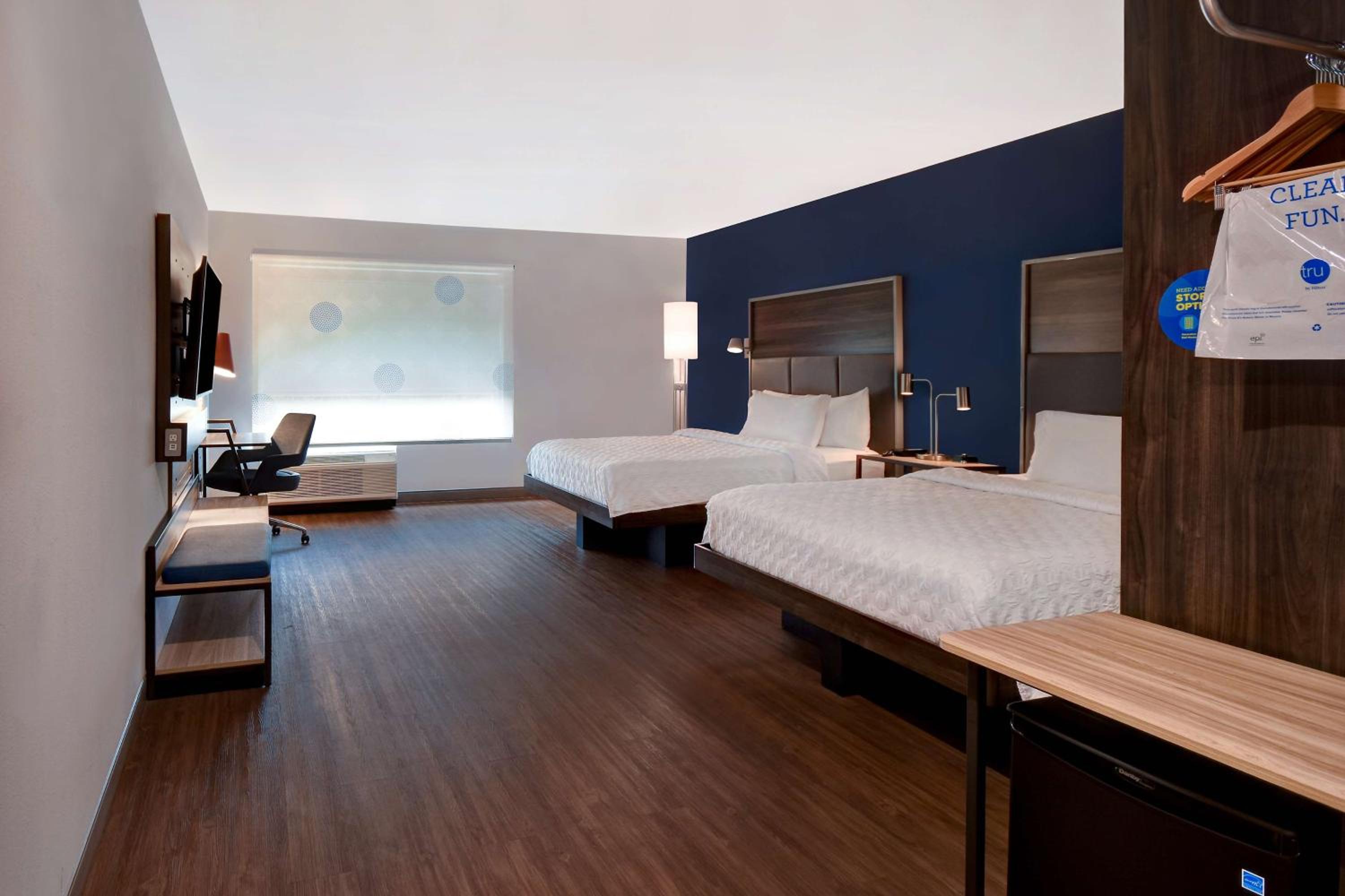 Queen Room with Two Queen Beds - Mobility Access photo 1