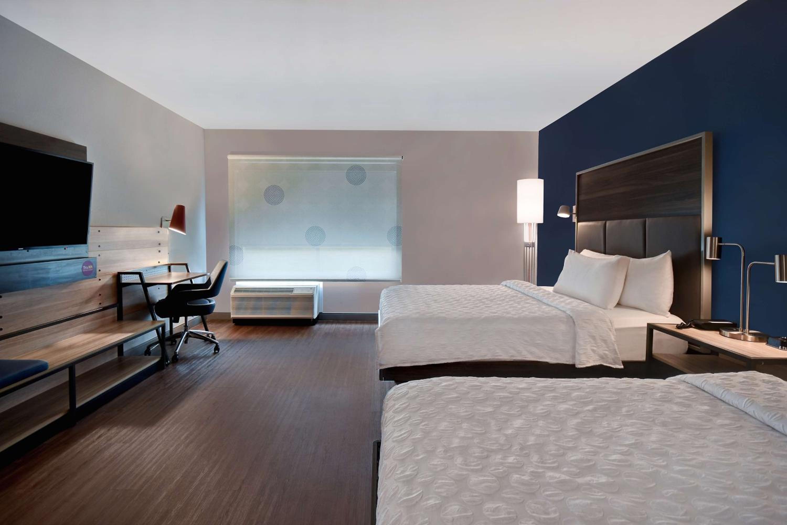 Queen Room with Two Queen Beds - Mobility Access photo 2