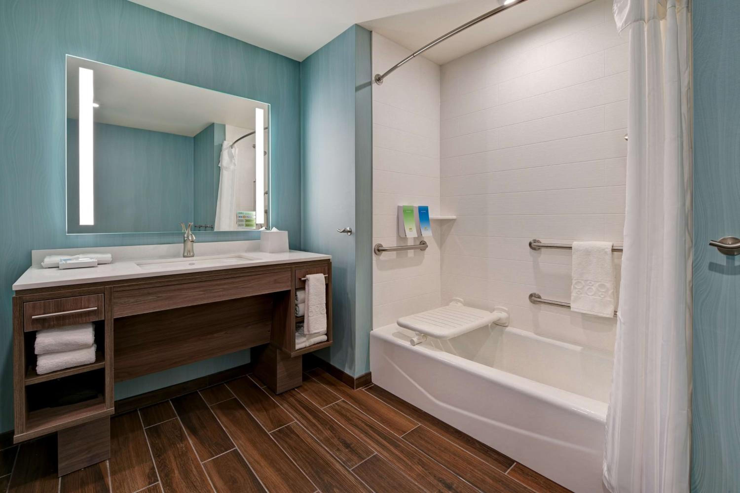 Queen Studio with Two Queen Beds - Mobility and Hearing Access/Non-Smoking - Photo 4