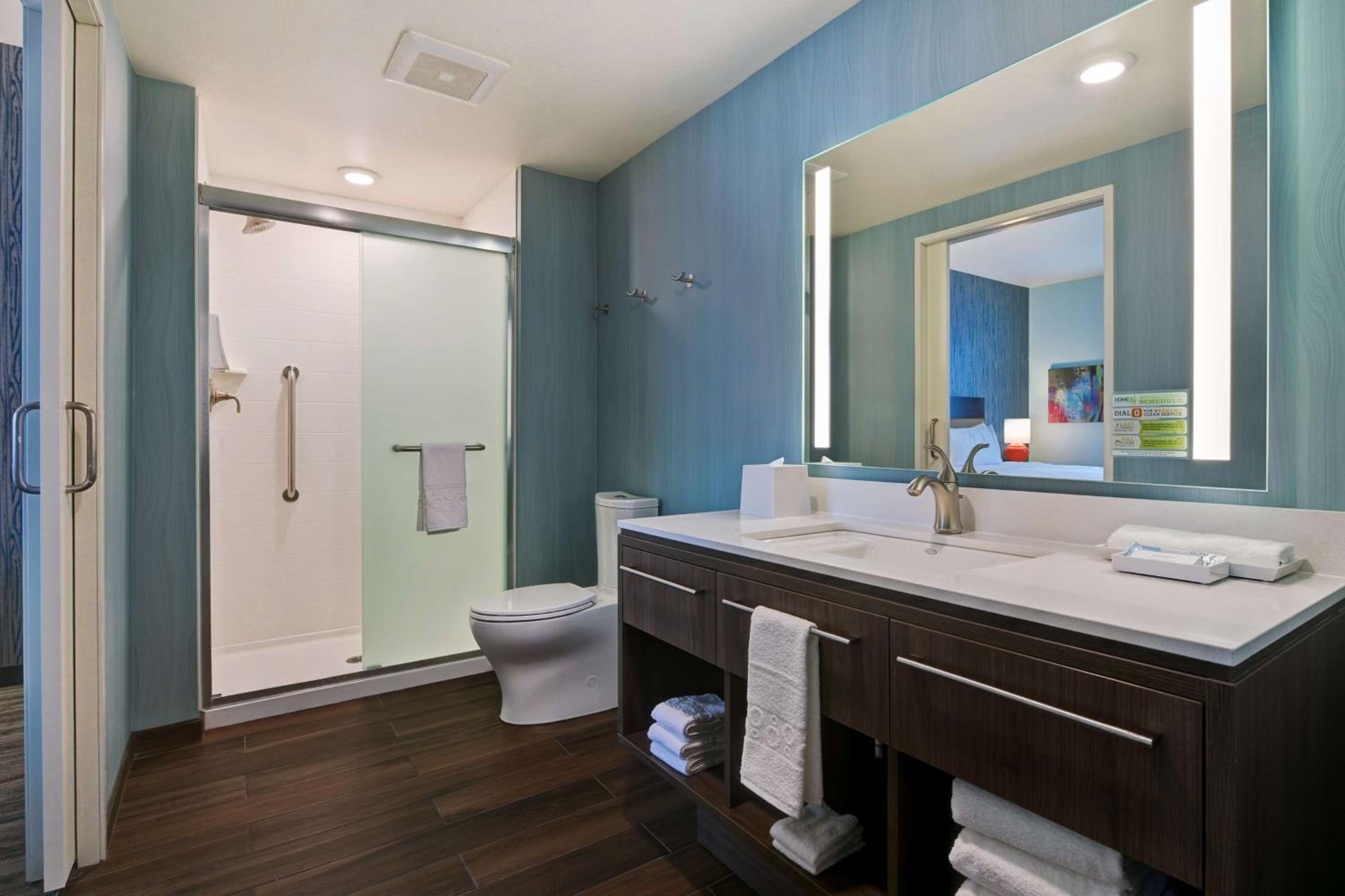 One-Bedroom King Suite - Non-Smoking - Photo 6