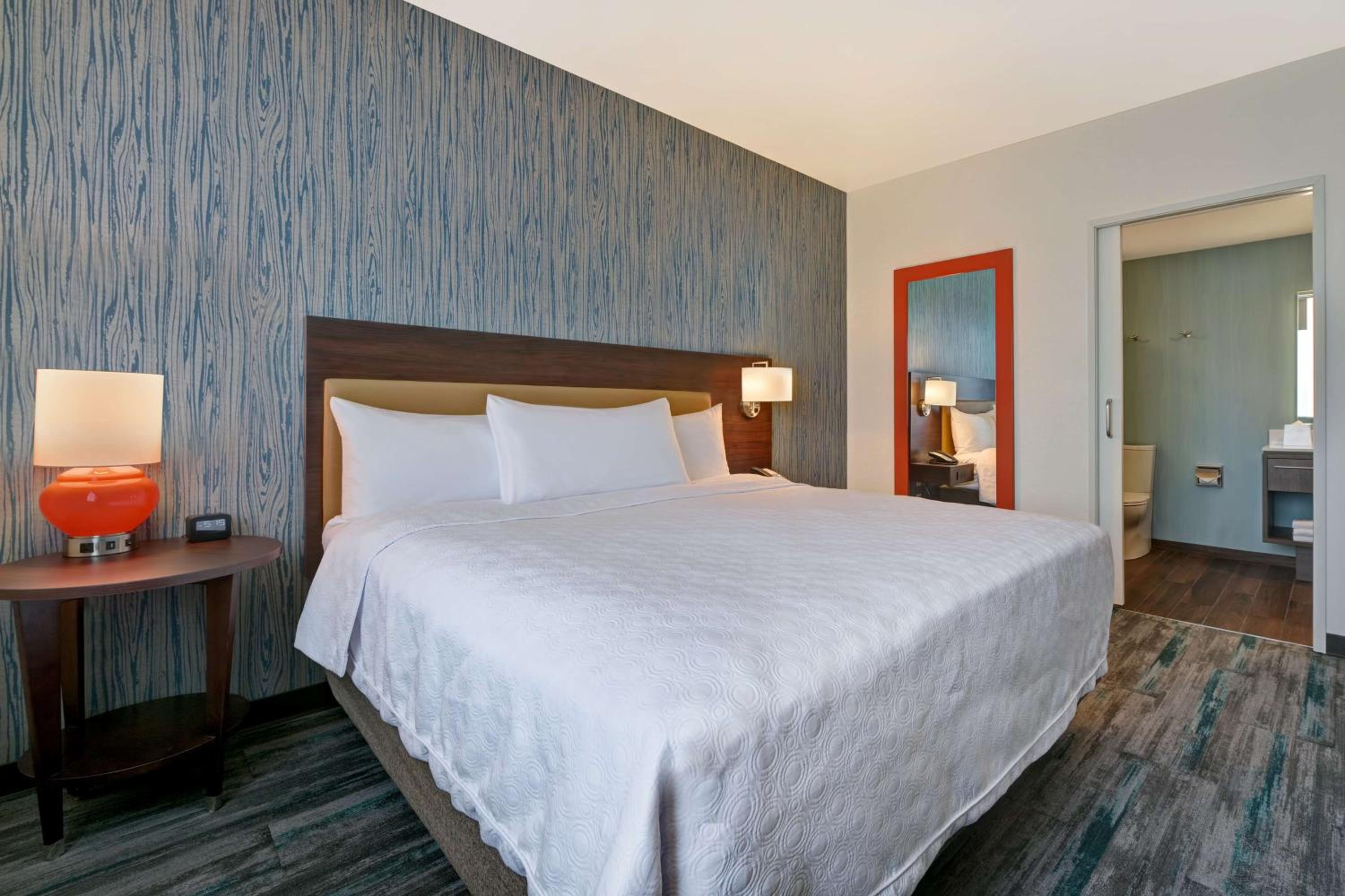 One-Bedroom King Suite - Non-Smoking - Photo 2
