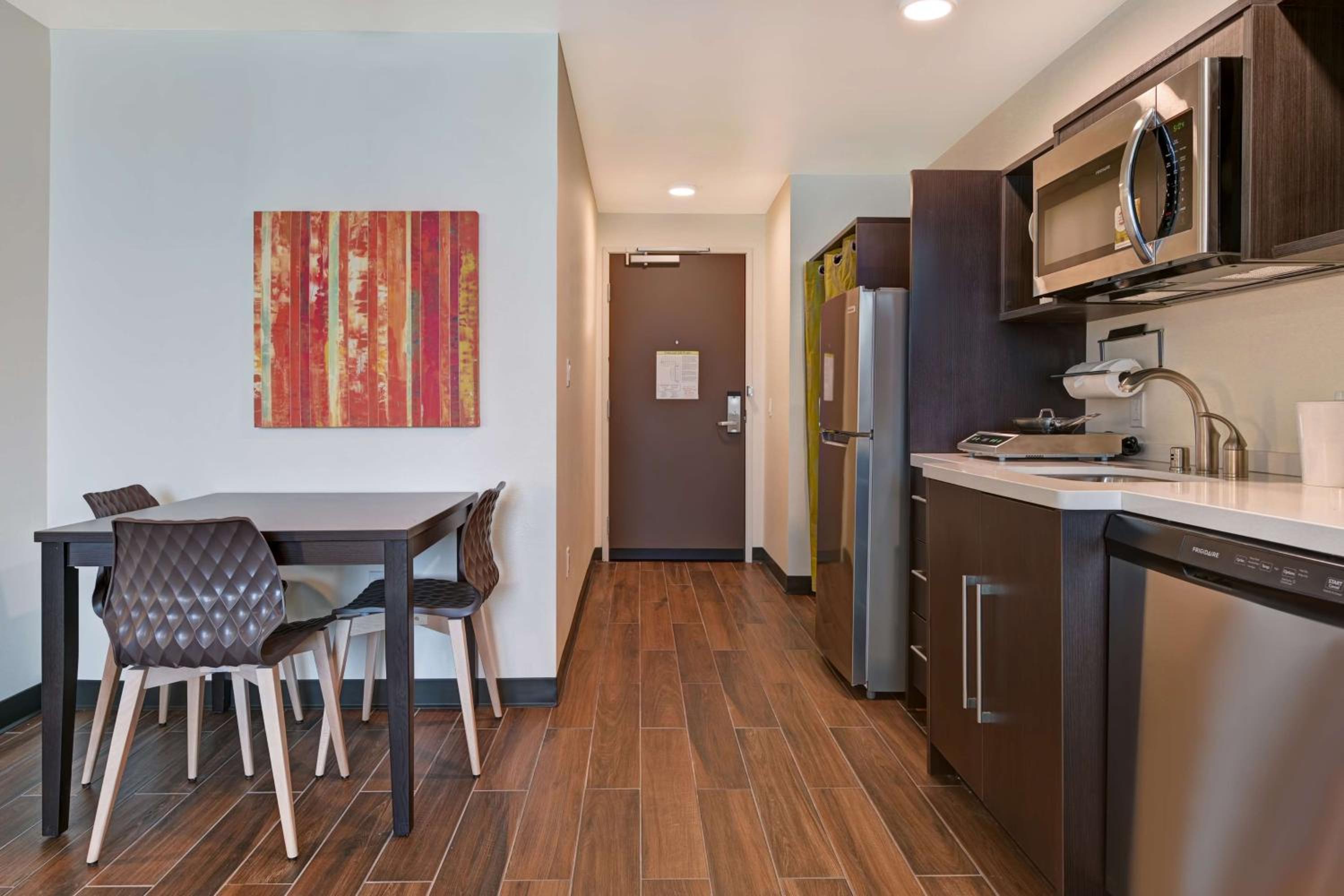 One-Bedroom King Suite - Non-Smoking - Photo 5