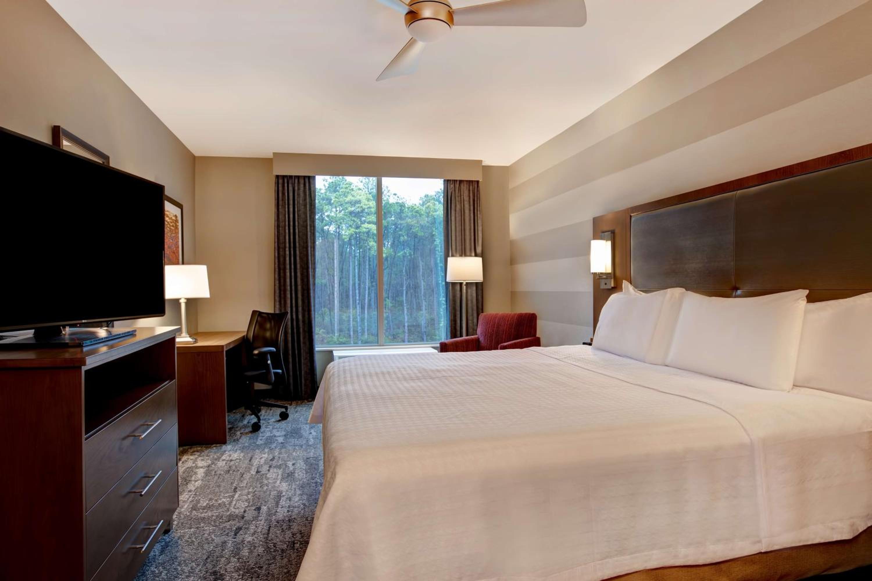 King Suite - Hearing Access/Non-Smoking