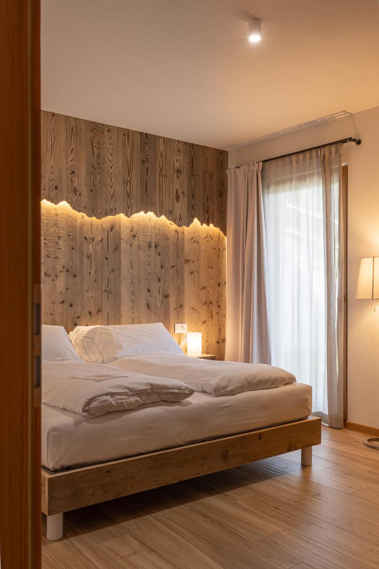 Deluxe Suite with Spa Bath - Photo 13
