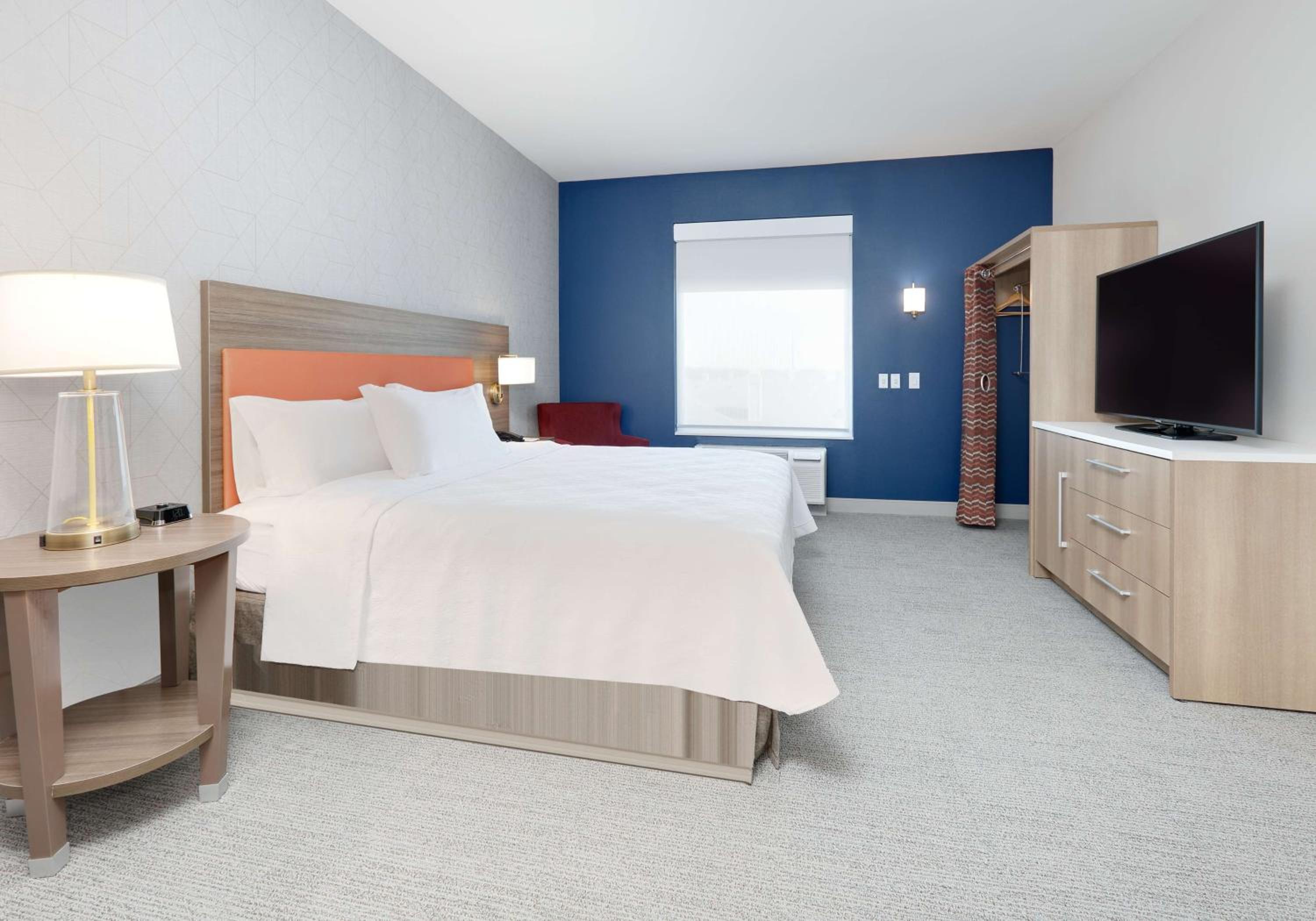 King Suite - Mobility Access/Non-Smoking