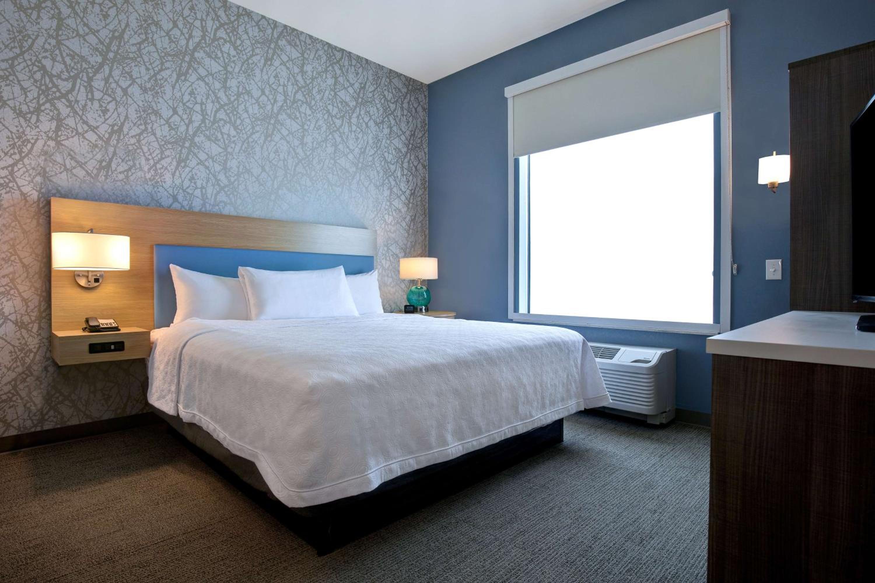 One-Bedroom King Suite - Non-Smoking - Photo 1