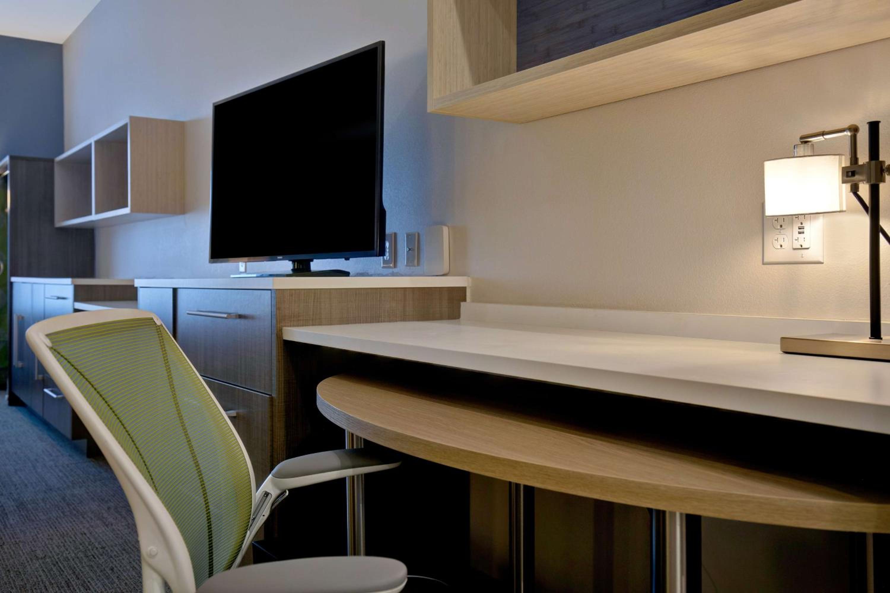 King Studio Suite - Non-Smoking - Photo 1