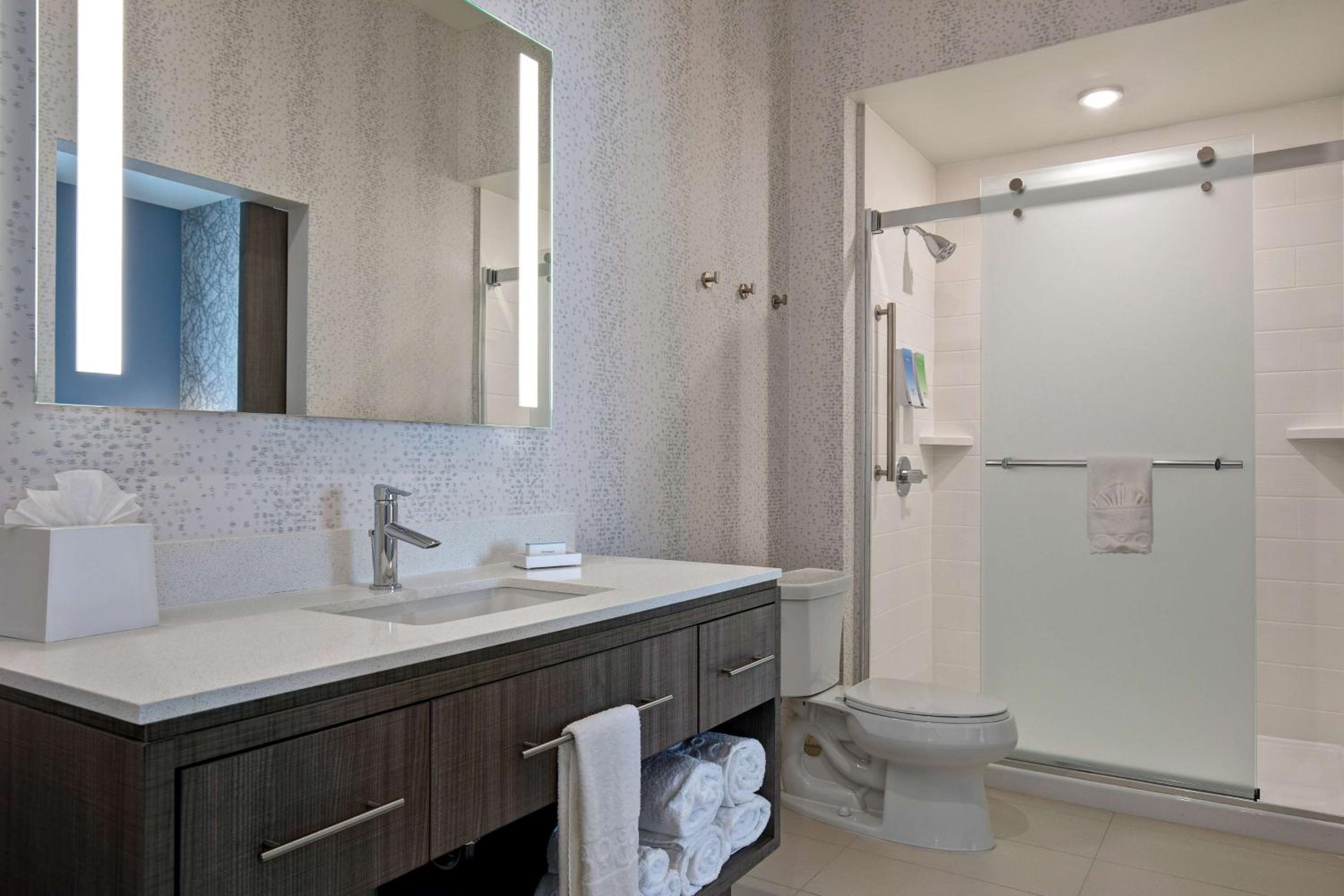 One-Bedroom King Suite - Non-Smoking - Photo 5