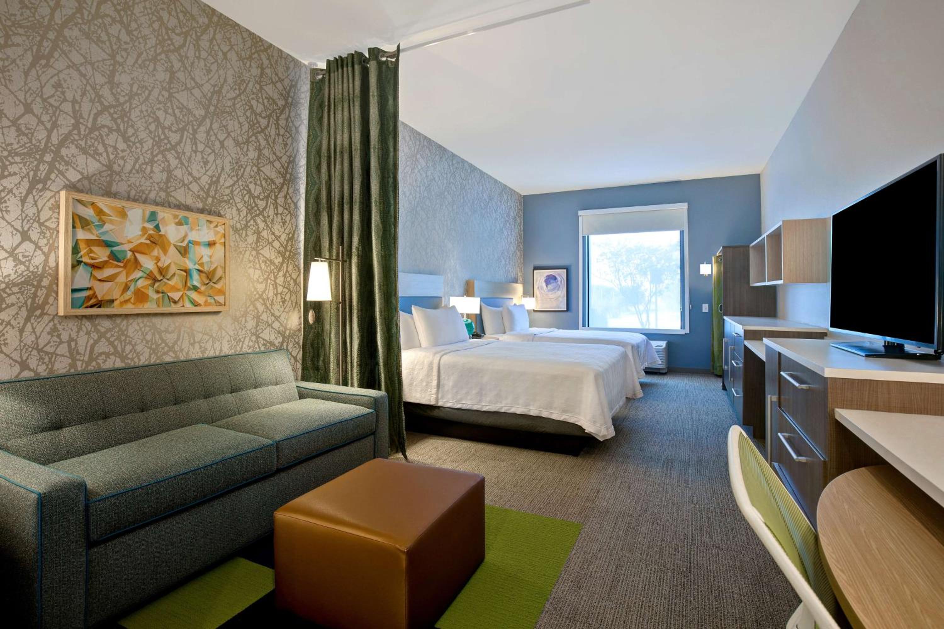 Queen Studio with Two Queen Beds - Non-Smoking - Photo 4
