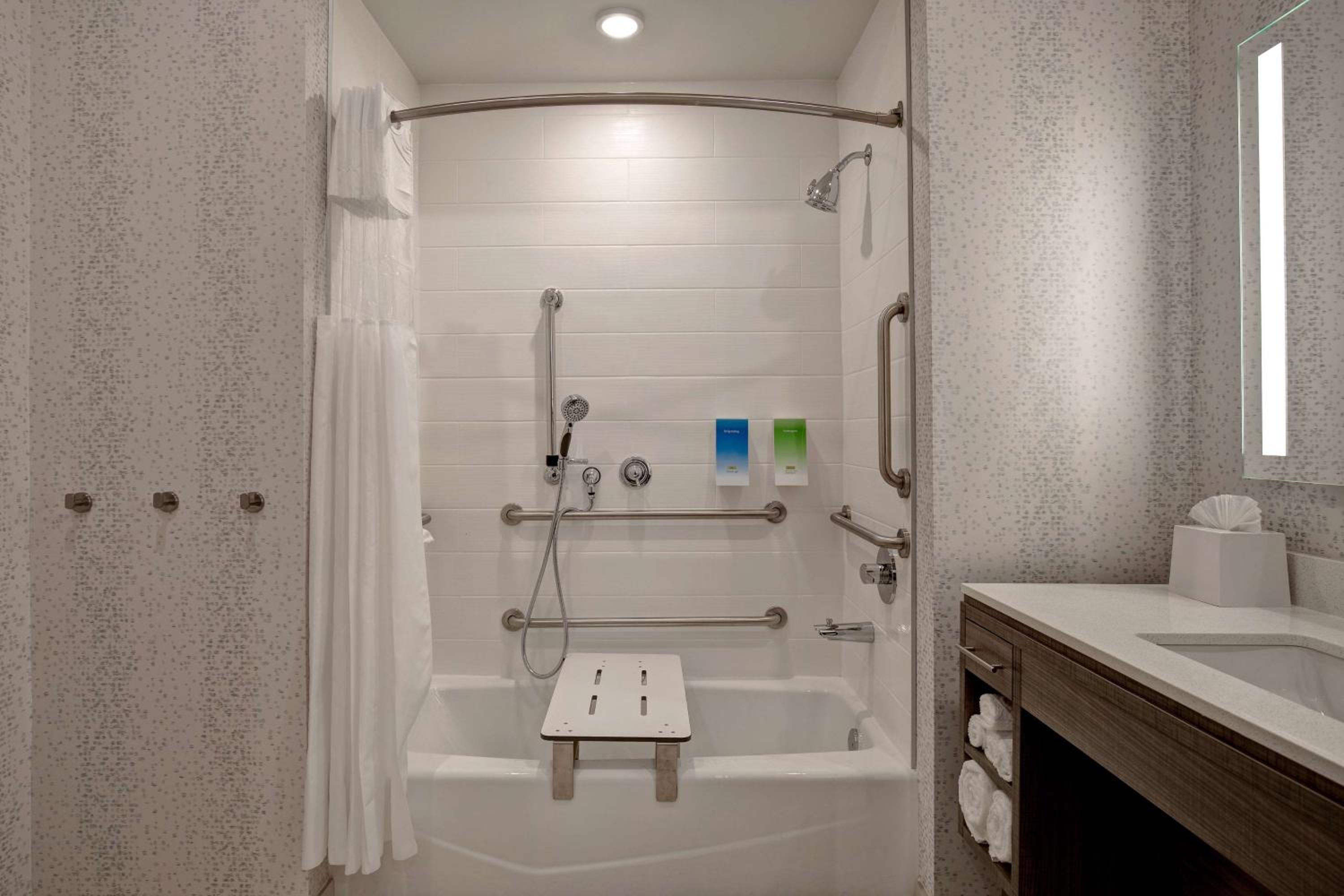 King Studio Suite - Mobility and Hearing Access/Non-Smoking - Photo 5