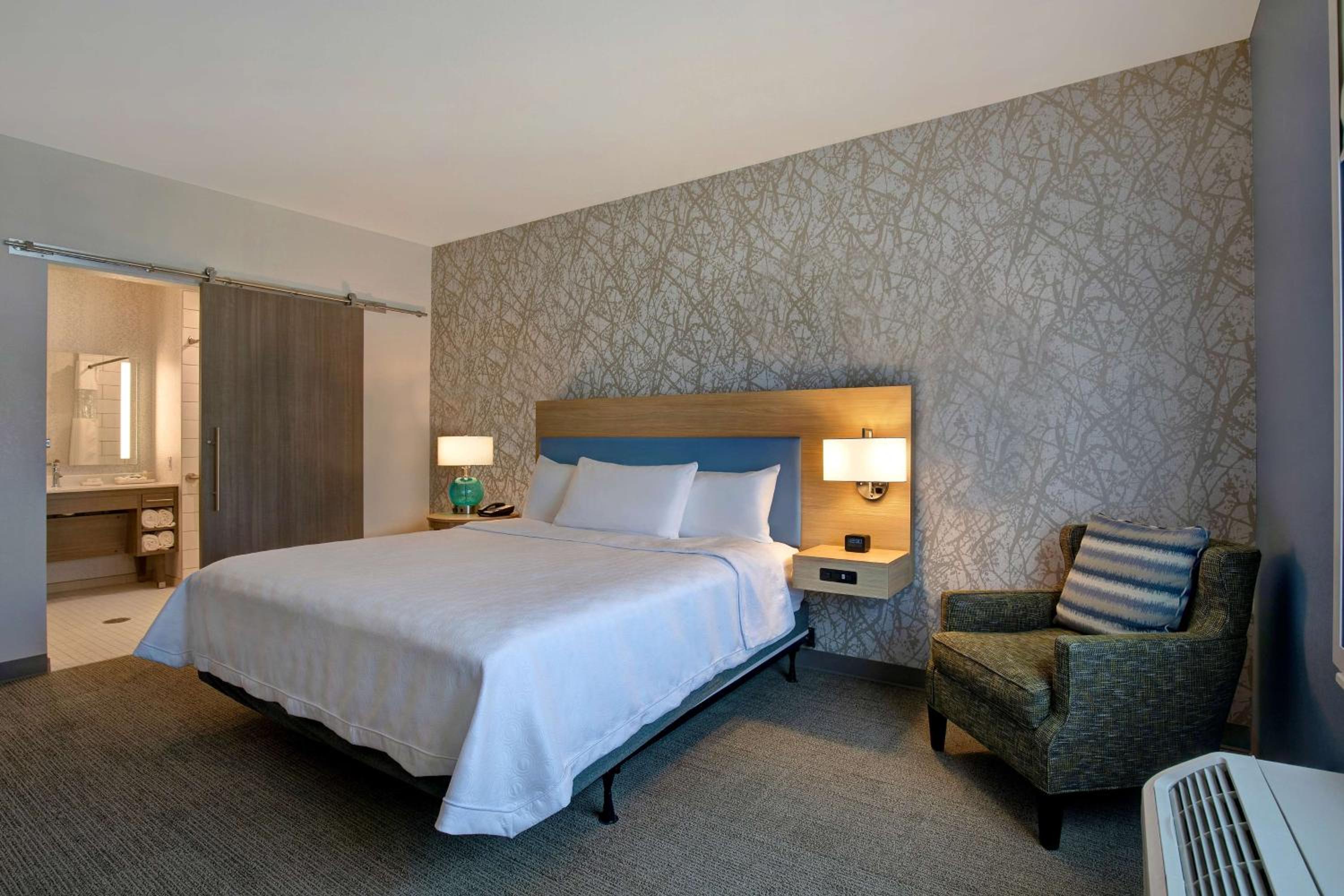 One-Bedroom King Suite - Non-Smoking - Photo 2
