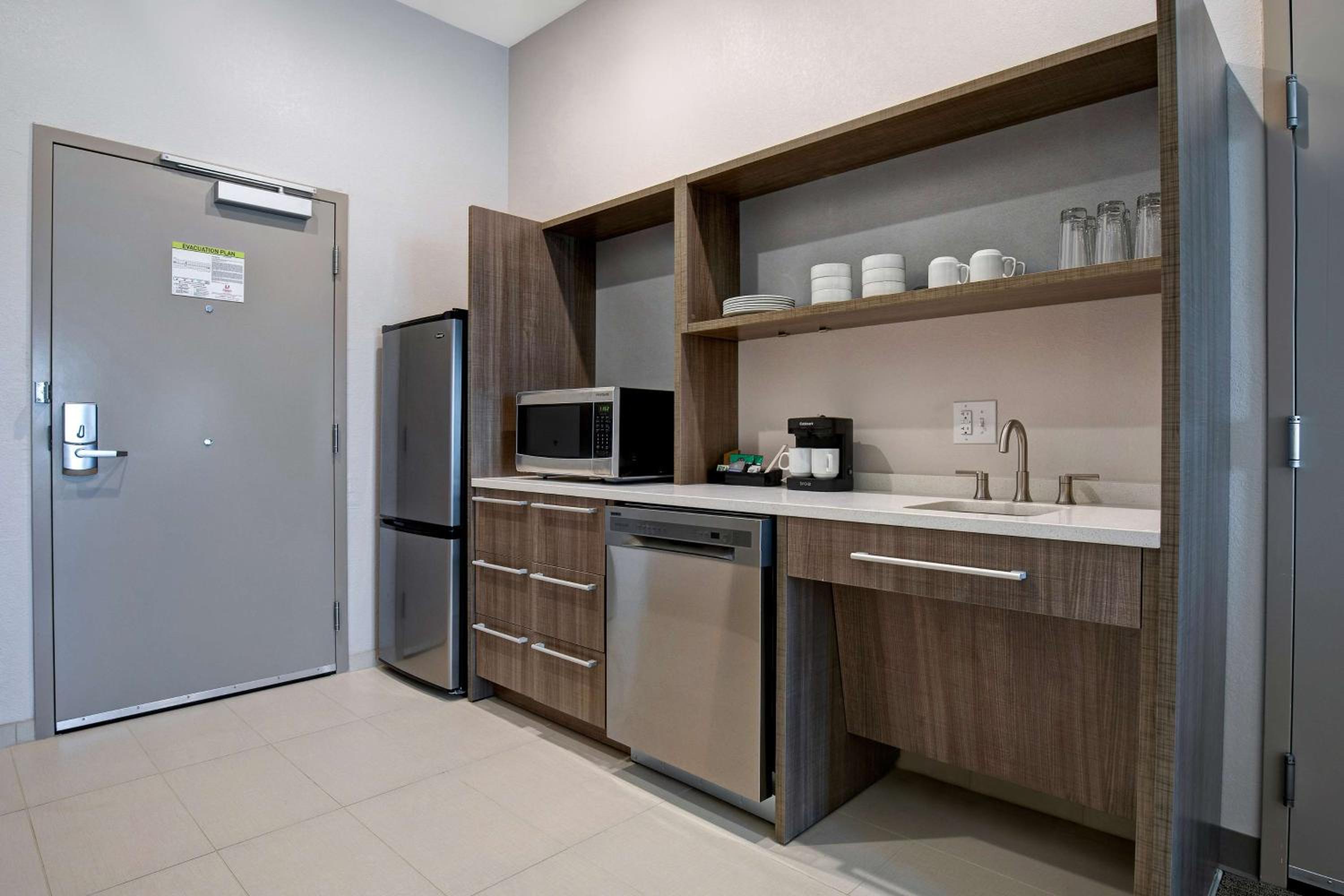 King Studio Suite - Mobility and Hearing Access/Non-Smoking - Photo 4