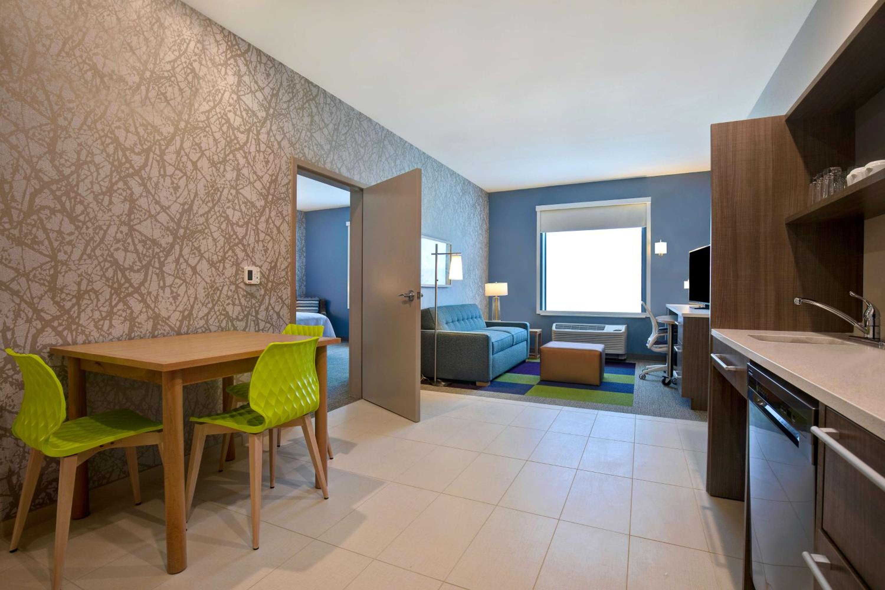 One-Bedroom King Suite - Non-Smoking - Photo 7